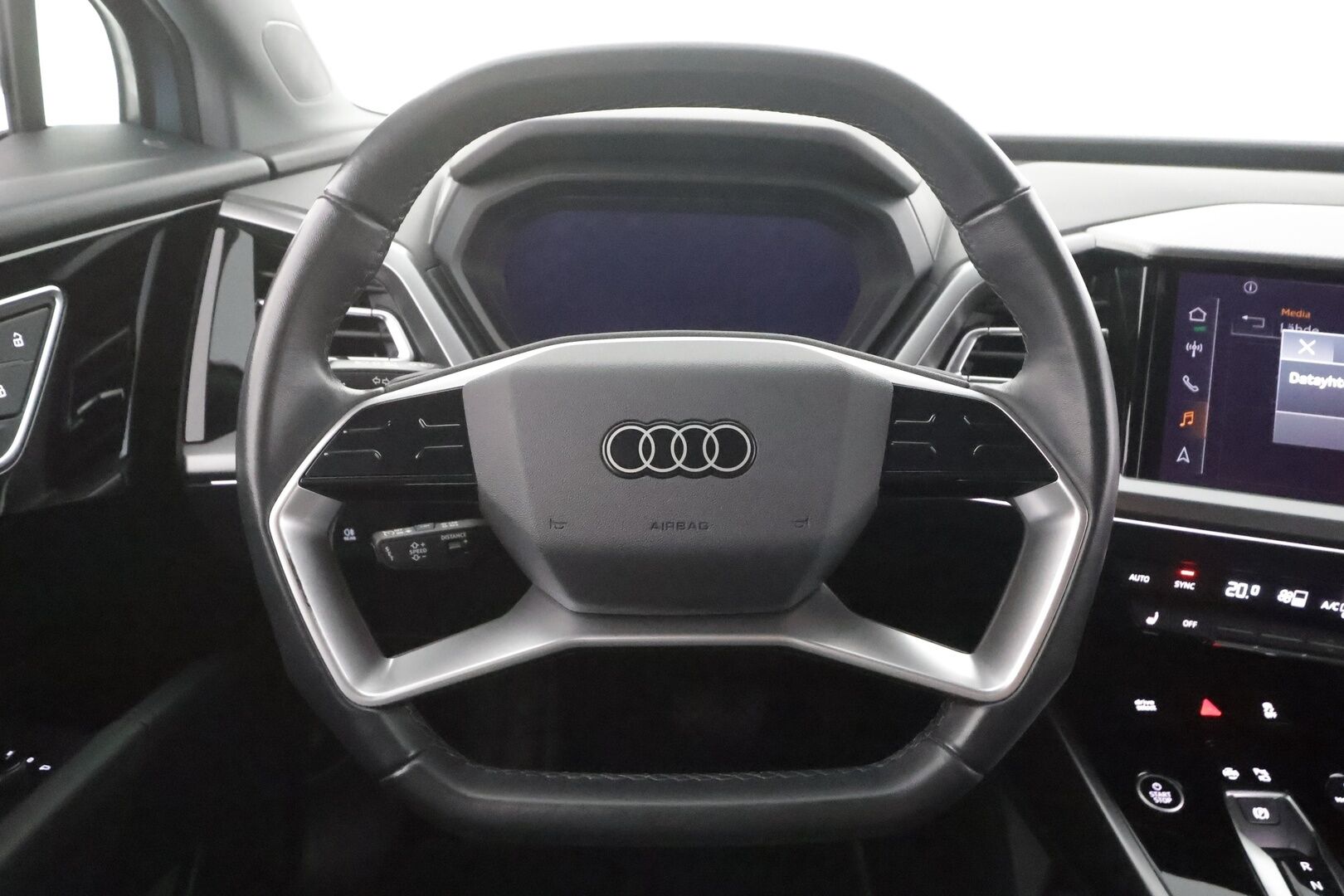 Audi Q4 e-tron 2023 SUV 45 e-tron quattro - | ILP | ACC | LED | P.kamera | Sporttipenkit | Navi | Kaistavahti | Keyless | Digimittaristo | Apple&Android | 1-om Suomi-auto | 2x Latauskaapelit | Kahdet renkaat | Merkkihuollot |