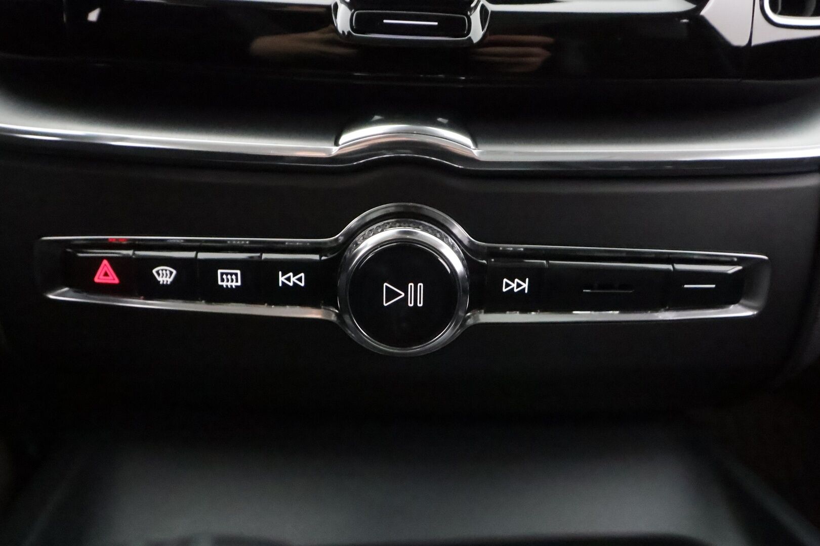 Volvo XC60 2020 T8 TwE AWD Momentum aut - | Panorama | Webasto | ACC | Full-LED | P.Kamera | Puolinahat | Kaistavahti | Navi | Keyless | 2x Latauskaapelit | Kahdet renkaat | 