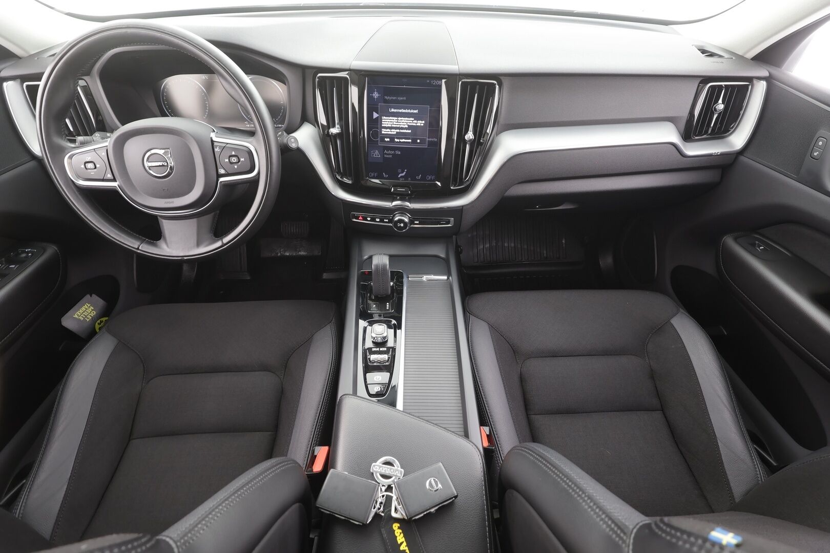 Volvo XC60 2020 T8 TwE AWD Momentum aut - | Panorama | Webasto | ACC | Full-LED | P.Kamera | Puolinahat | Kaistavahti | Navi | Keyless | 2x Latauskaapelit | Kahdet renkaat | 