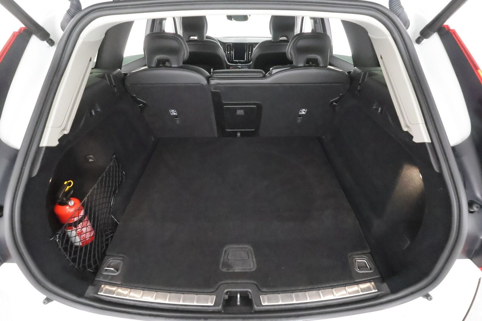 Volvo XC60 2020 T8 TwE AWD Momentum aut - | Panorama | Webasto | ACC | Full-LED | P.Kamera | Puolinahat | Kaistavahti | Navi | Keyless | 2x Latauskaapelit | Kahdet renkaat | 