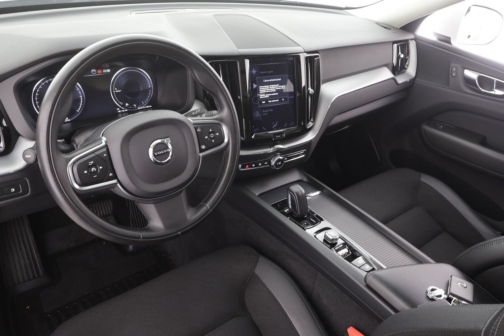 Volvo XC60 2020 T8 TwE AWD Momentum aut - | Panorama | Webasto | ACC | Full-LED | P.Kamera | Puolinahat | Kaistavahti | Navi | Keyless | 2x Latauskaapelit | Kahdet renkaat | 