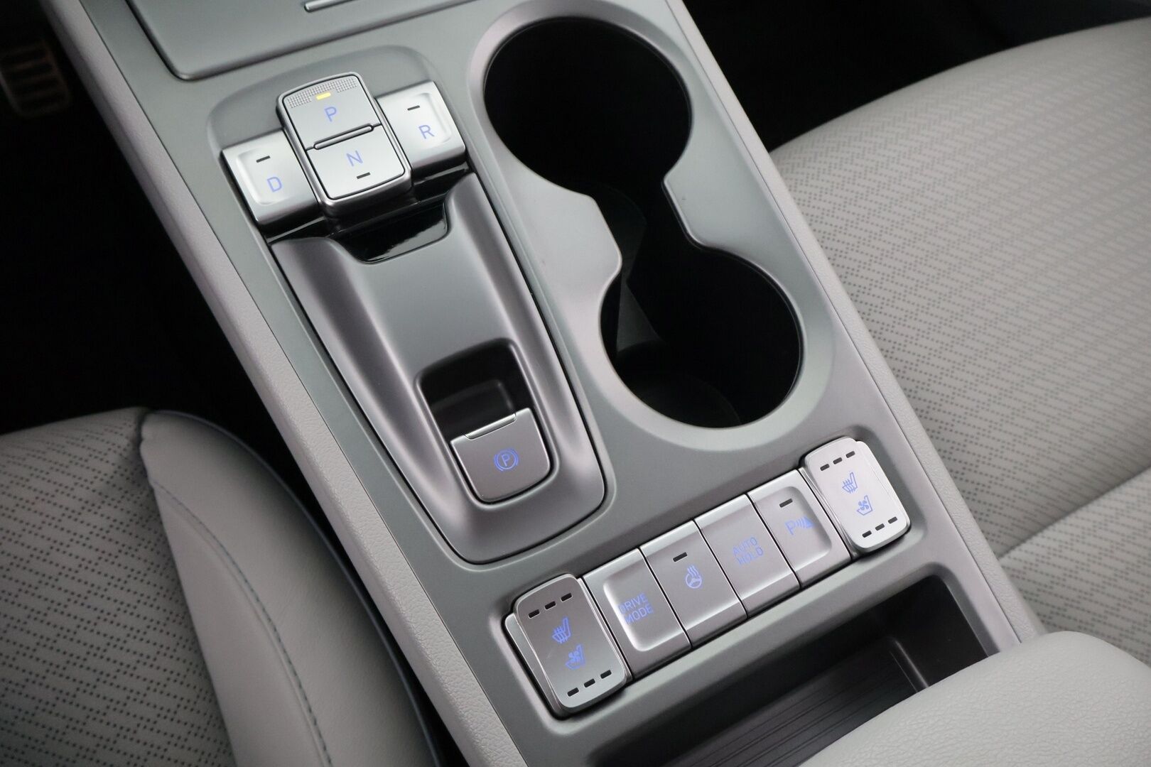 HYUNDAI KONA 2021 EV 64 kWh Premium - Adapt. Vakkari / HUD / P-kamera / Ilmastoidut Sähkönahat / KRELL / Kaistavahti / Ratinlämmitin / 2x renkaat / BLIS / KeylessGo