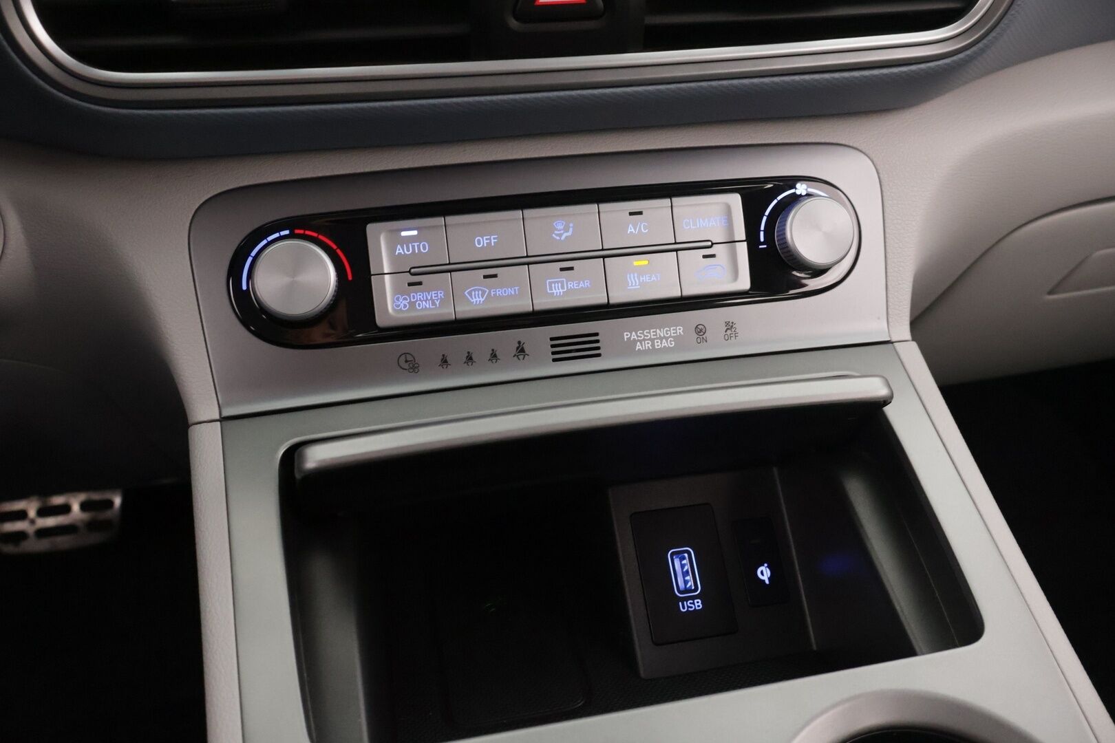 HYUNDAI KONA 2021 EV 64 kWh Premium - Adapt. Vakkari / HUD / P-kamera / Ilmastoidut Sähkönahat / KRELL / Kaistavahti / Ratinlämmitin / 2x renkaat / BLIS / KeylessGo