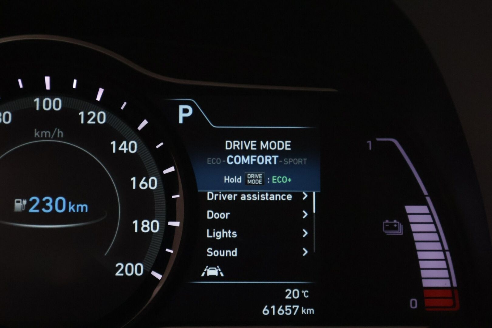 HYUNDAI KONA 2021 EV 64 kWh Premium - Adapt. Vakkari / HUD / P-kamera / Ilmastoidut Sähkönahat / KRELL / Kaistavahti / Ratinlämmitin / 2x renkaat / BLIS / KeylessGo