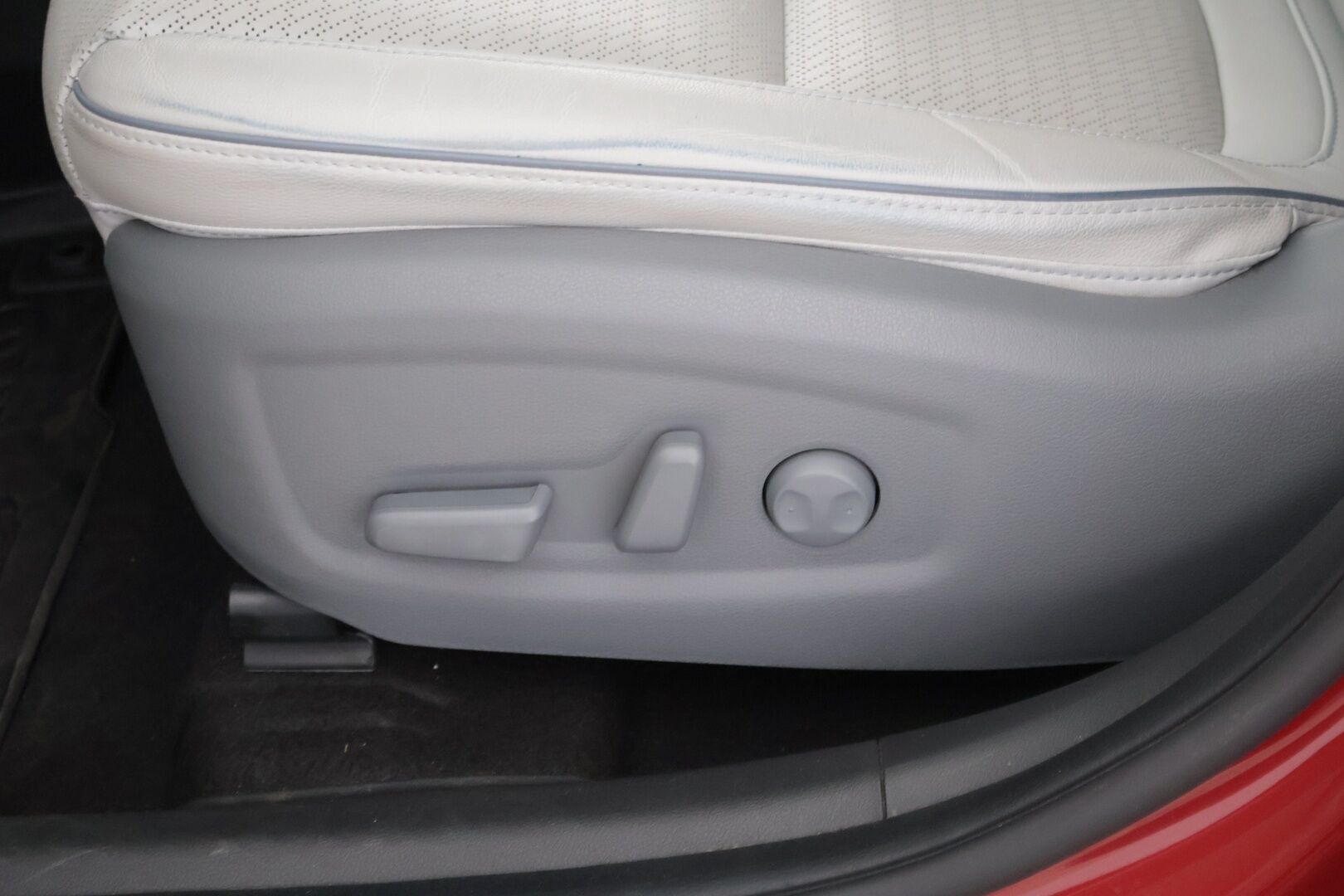 HYUNDAI KONA 2021 EV 64 kWh Premium - Adapt. Vakkari / HUD / P-kamera / Ilmastoidut Sähkönahat / KRELL / Kaistavahti / Ratinlämmitin / 2x renkaat / BLIS / KeylessGo