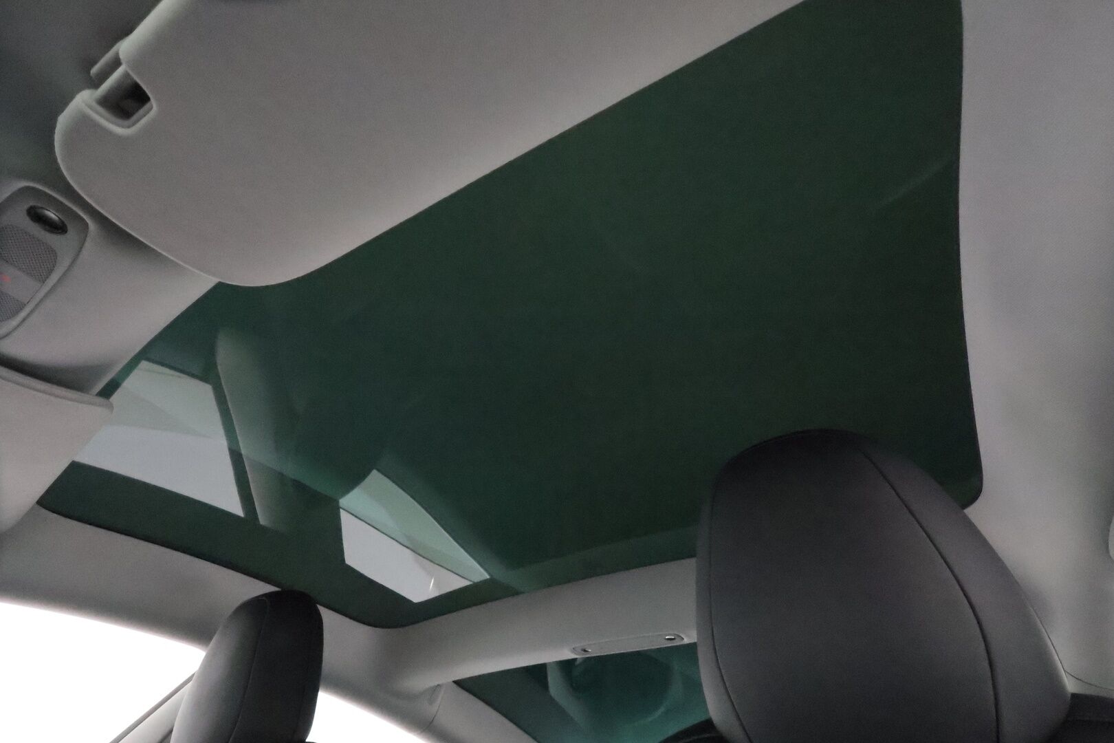 Tesla Model 3 2022 Long Range Dual motor AWD **Lasikatto / Mustat nahat / Lämpöpumppu / Matrix LED / Premium Audio** - 3,99 % KORKOTARJOUS TÄHÄN AUTOON 31.8. ASTI! - Kahdet renkaat aluvanteilla