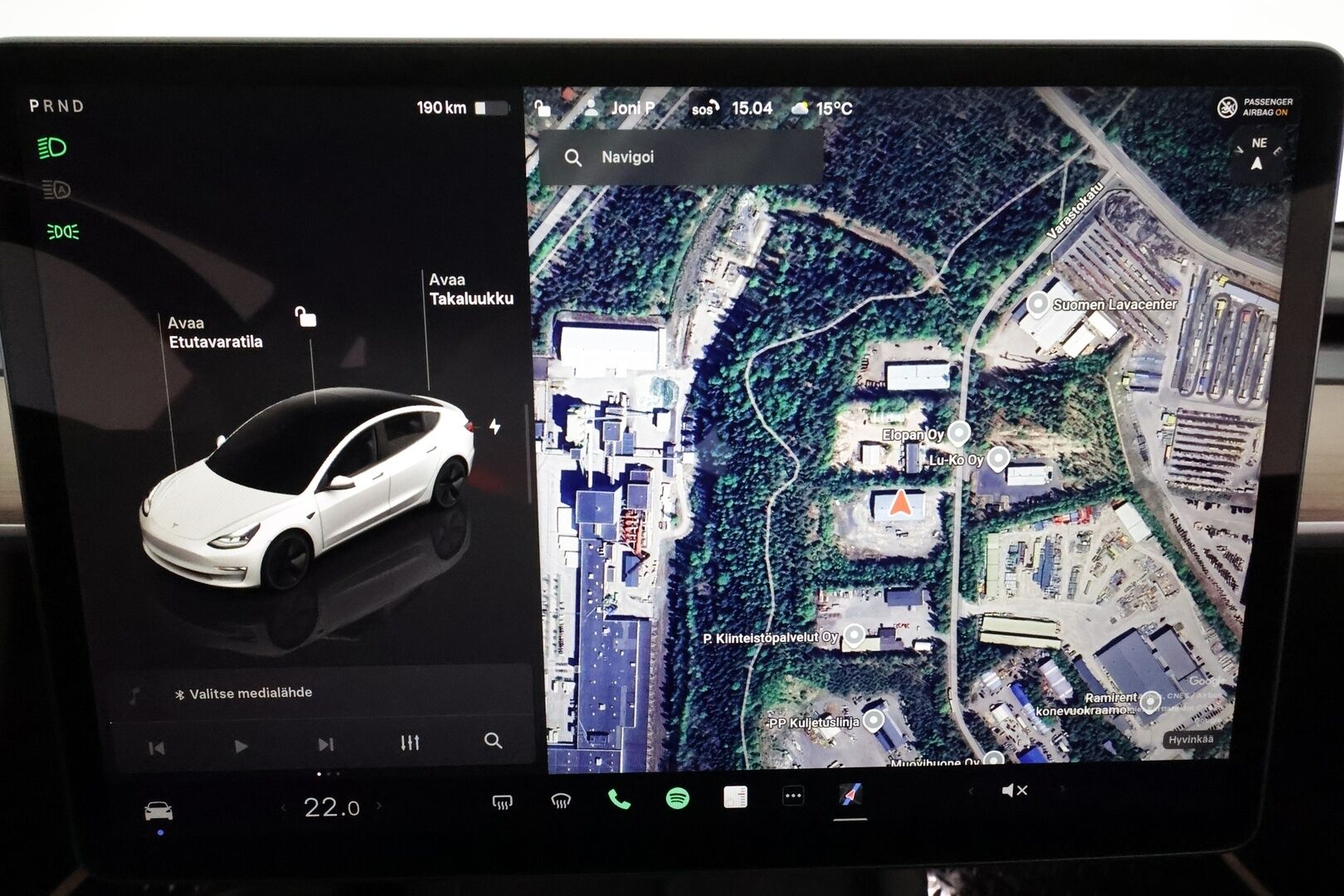 Tesla Model 3 2022 Long Range Dual motor AWD **Lasikatto / Mustat nahat / Lämpöpumppu / Matrix LED / Premium Audio** - 3,99 % KORKOTARJOUS TÄHÄN AUTOON 31.8. ASTI! - Kahdet renkaat aluvanteilla
