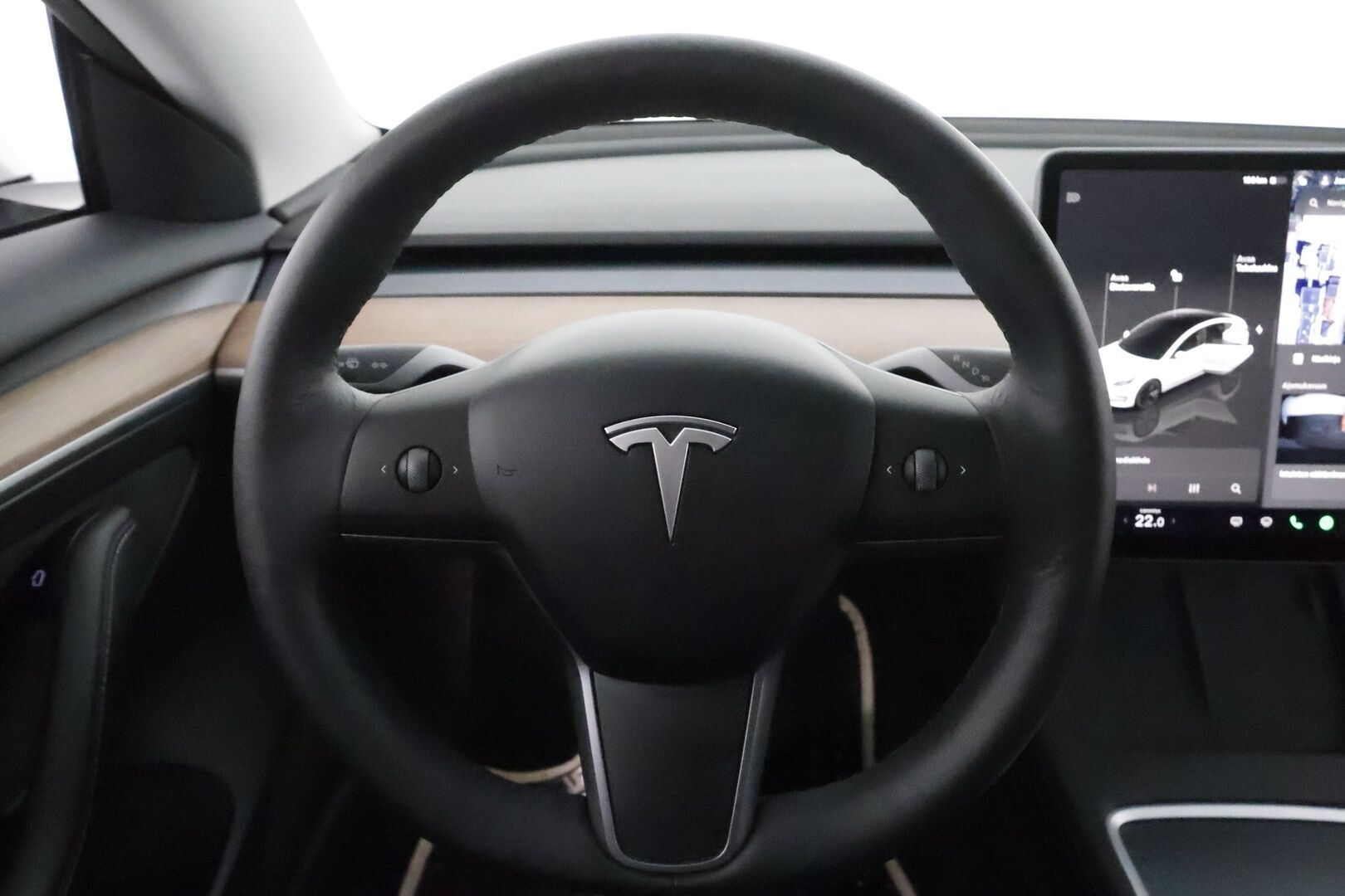 Tesla Model 3 2022 Long Range Dual motor AWD **Lasikatto / Mustat nahat / Lämpöpumppu / Matrix LED / Premium Audio** - 3,99 % KORKOTARJOUS TÄHÄN AUTOON 31.8. ASTI! - Kahdet renkaat aluvanteilla