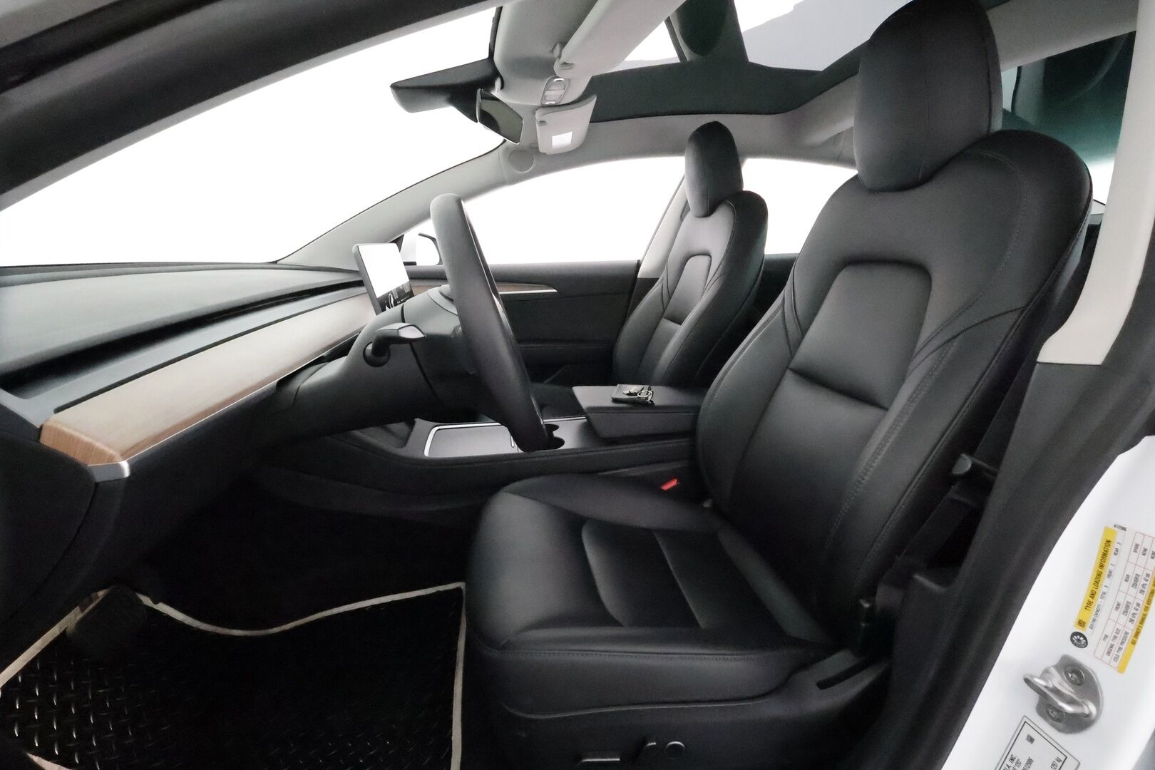 Tesla Model 3 2022 Long Range Dual motor AWD **Lasikatto / Mustat nahat / Lämpöpumppu / Matrix LED / Premium Audio** - 3,99 % KORKOTARJOUS TÄHÄN AUTOON 31.8. ASTI! - Kahdet renkaat aluvanteilla