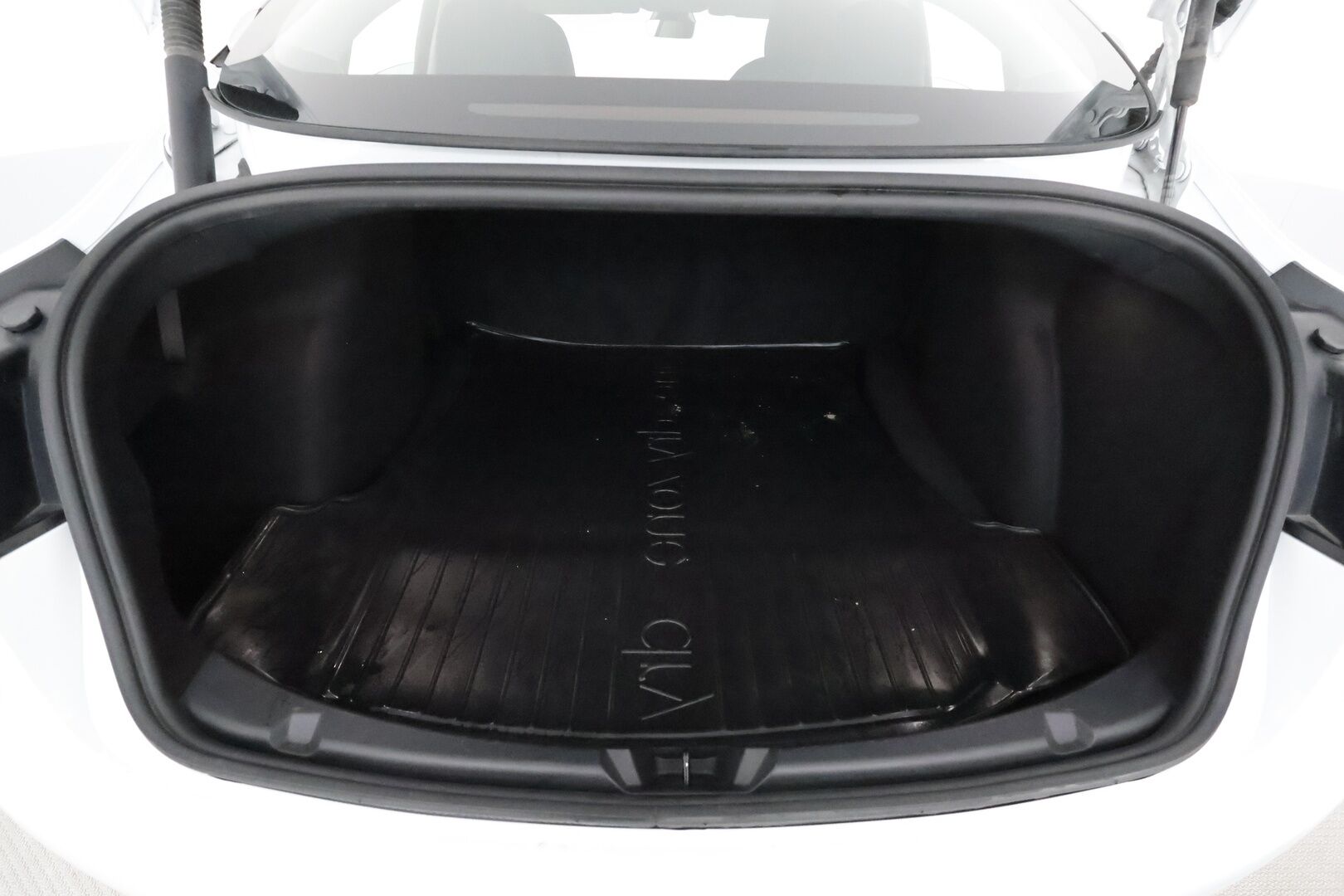 Tesla Model 3 2022 Long Range Dual motor AWD **Lasikatto / Mustat nahat / Lämpöpumppu / Matrix LED / Premium Audio** - 3,99 % KORKOTARJOUS TÄHÄN AUTOON 31.8. ASTI! - Kahdet renkaat aluvanteilla