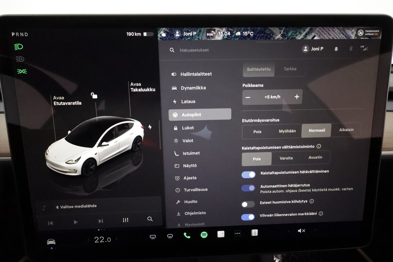 Tesla Model 3 2022 Long Range Dual motor AWD **Lasikatto / Mustat nahat / Lämpöpumppu / Matrix LED / Premium Audio** - 3,99 % KORKOTARJOUS TÄHÄN AUTOON 31.8. ASTI! - Kahdet renkaat aluvanteilla