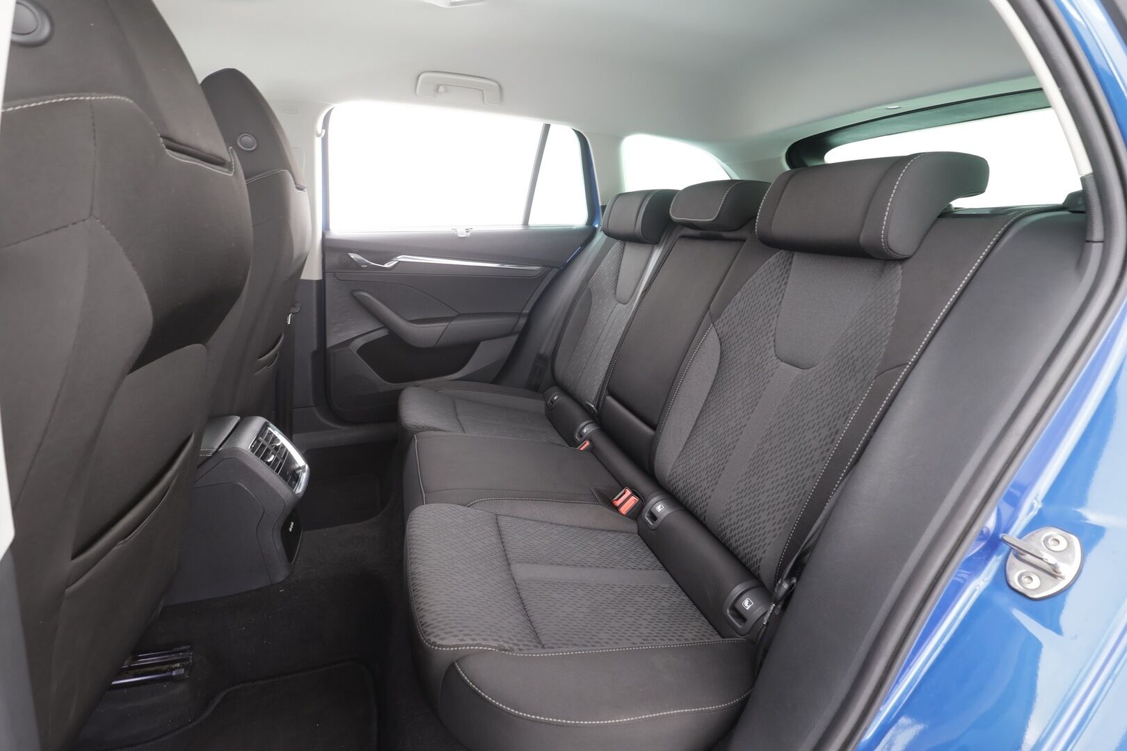 Skoda Octavia 2023 Combi 1.5 TSI Style Nordic Edition eTEC DSG Autom. - | ACC | Koukku | Crystal Light Matrix-LED | Ratinlämmitys | Keyless | Apple&Android | 1.OM suomi-auto | Kahdet Renkaat |
