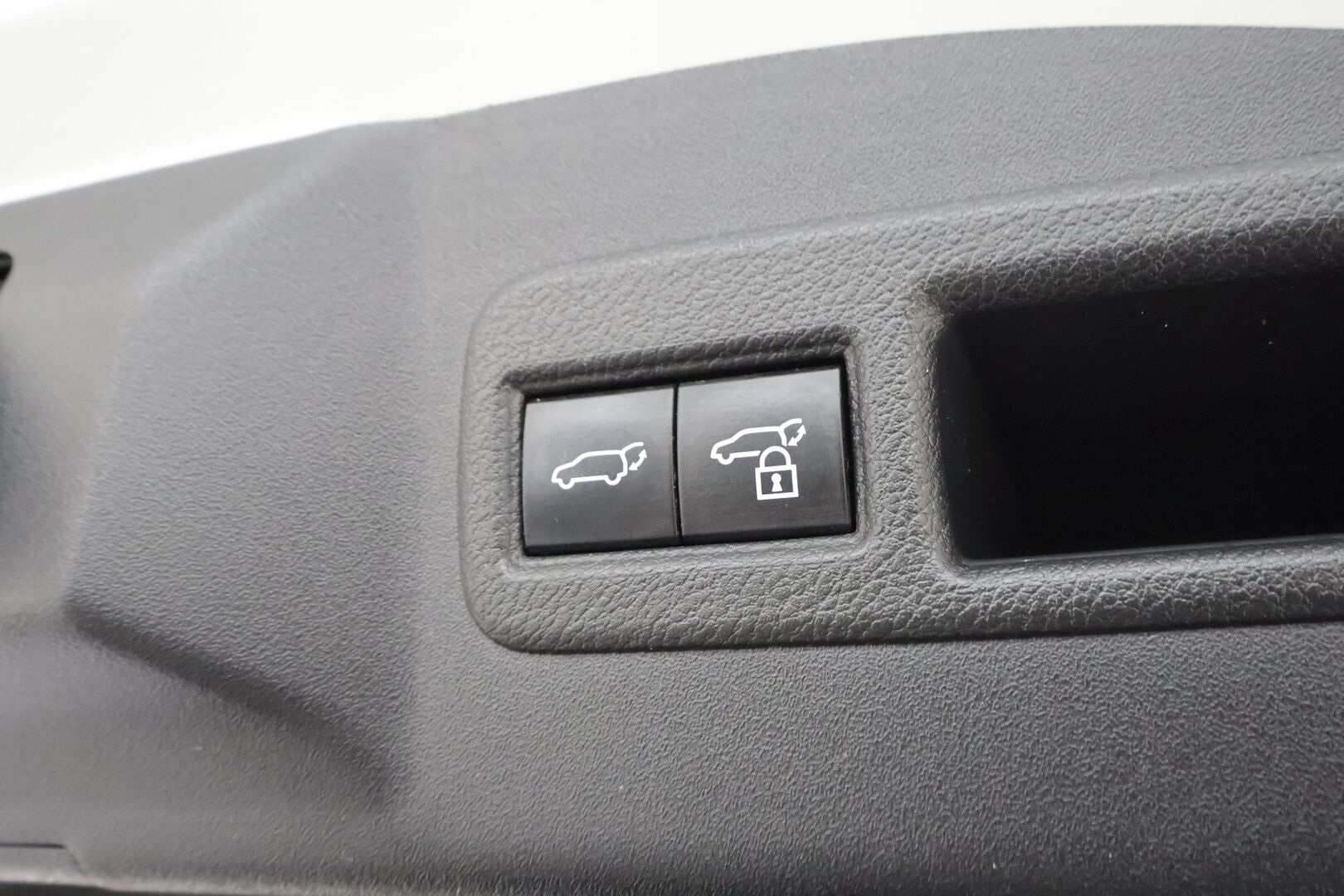 Toyota bZ4X 2023 Active AWD - | ACC | ILP | Koukku | P.kamera | Keyless | Kaista-avustin | Lämm. ratti | Lämm. tuulilasi | Navi | Apple & Android | Merkkihuollot | 2x renkaat aluin |