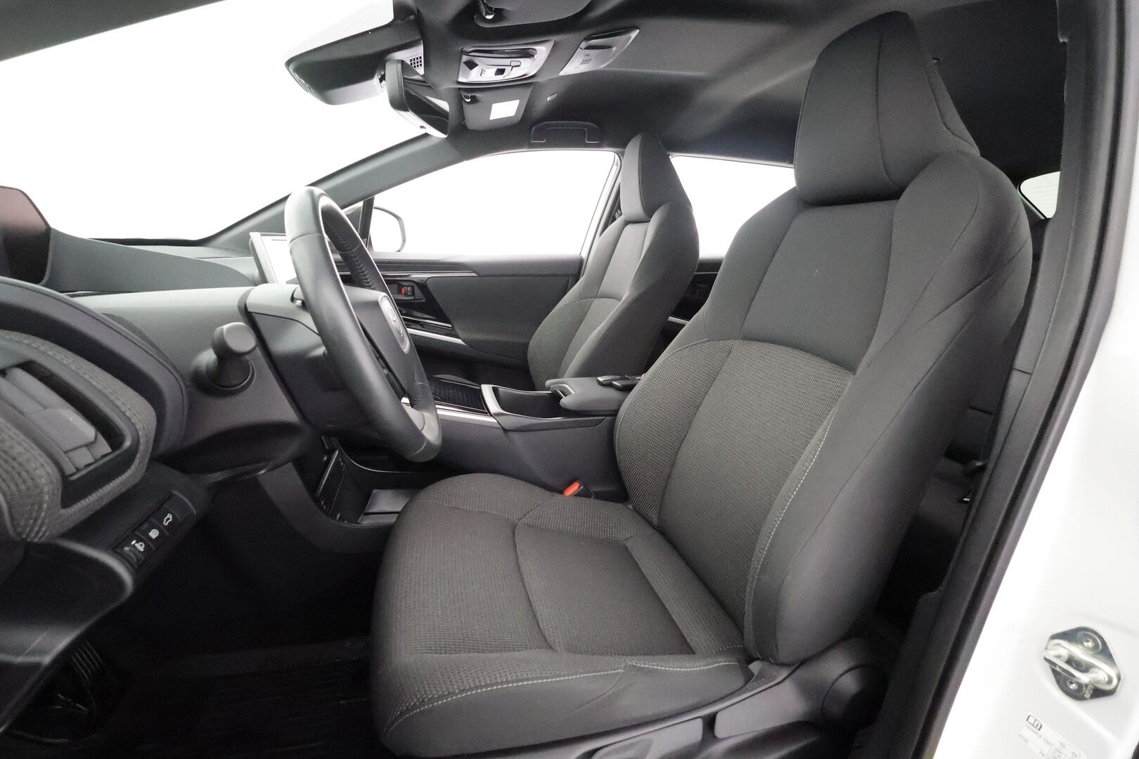 Toyota bZ4X 2023 Active AWD - | ACC | ILP | Koukku | P.kamera | Keyless | Kaista-avustin | Lämm. ratti | Lämm. tuulilasi | Navi | Apple & Android | Merkkihuollot | 2x renkaat aluin |