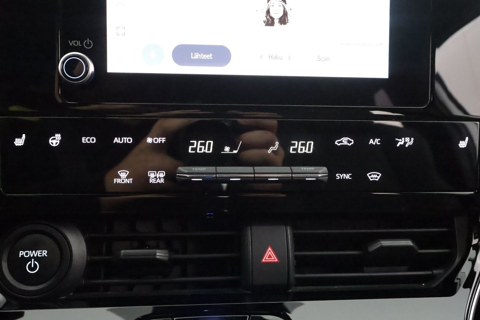 Toyota bZ4X 2023 Active AWD - | ACC | ILP | Koukku | P.kamera | Keyless | Kaista-avustin | Lämm. ratti | Lämm. tuulilasi | Navi | Apple & Android | Merkkihuollot | 2x renkaat aluin |