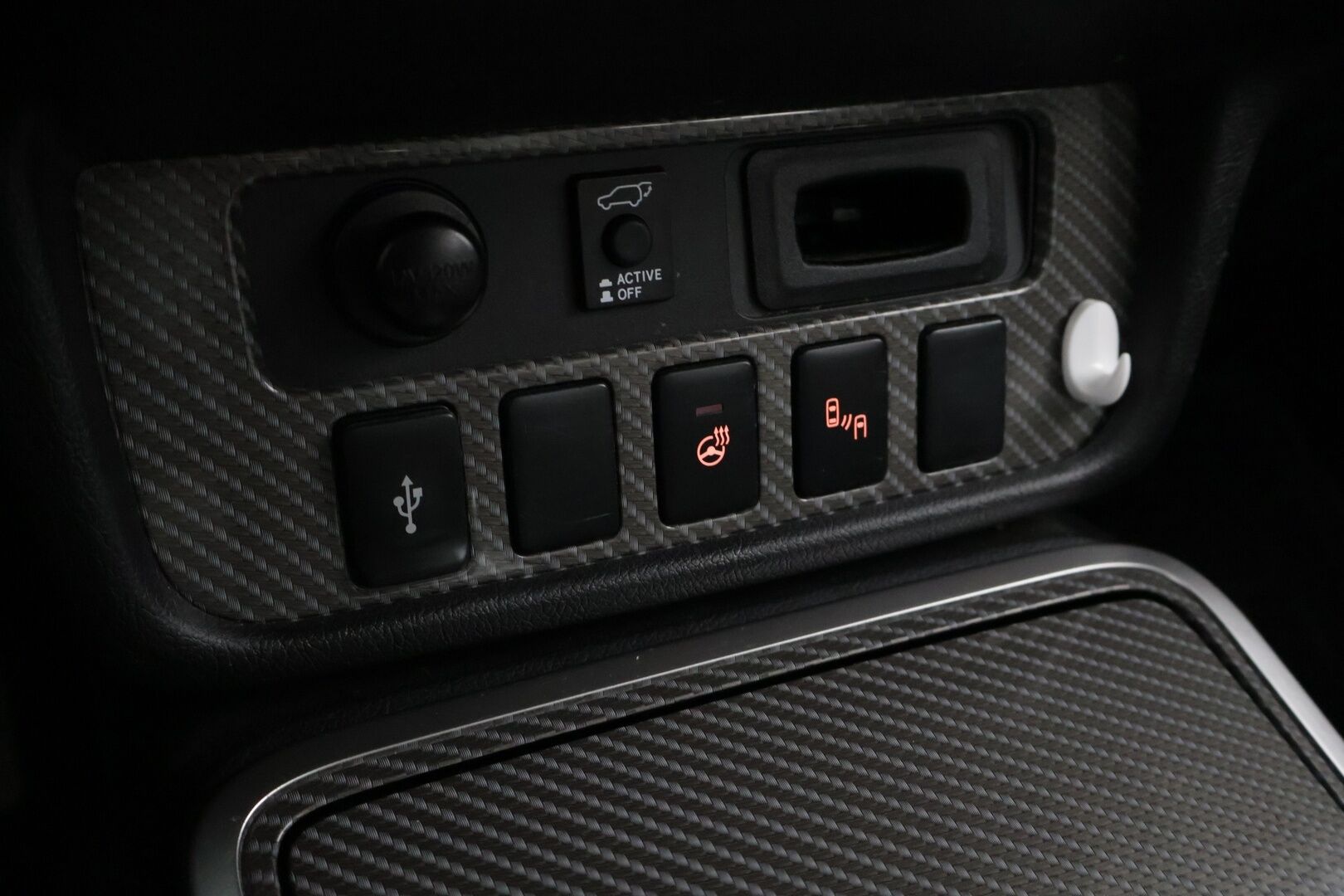 Mitsubishi Outlander 2019 13.8 kWh Business 4WD (224hp) **ACC / Vaaleat nahat / 360° / Rockford- Äänet / Koukku** - Huollot / Kahdet renkaat vanteineen 