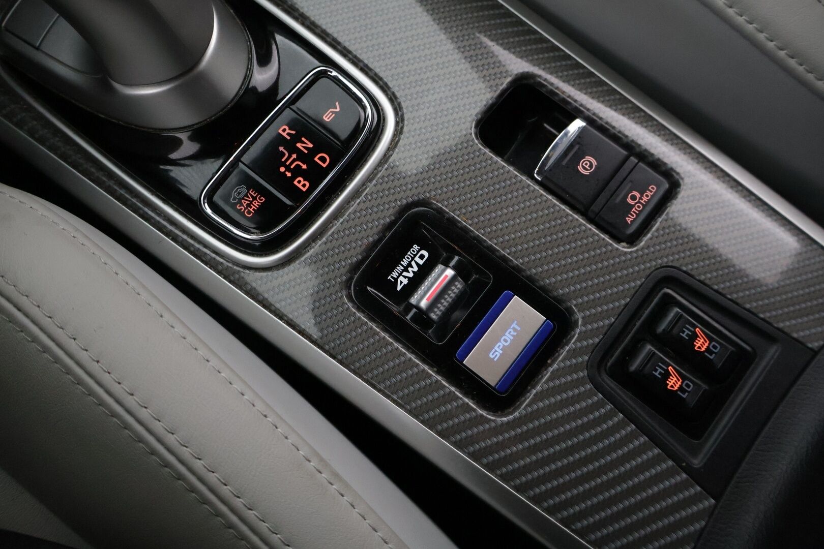 Mitsubishi Outlander 2019 13.8 kWh Business 4WD (224hp) **ACC / Vaaleat nahat / 360° / Rockford- Äänet / Koukku** - Huollot / Kahdet renkaat vanteineen 