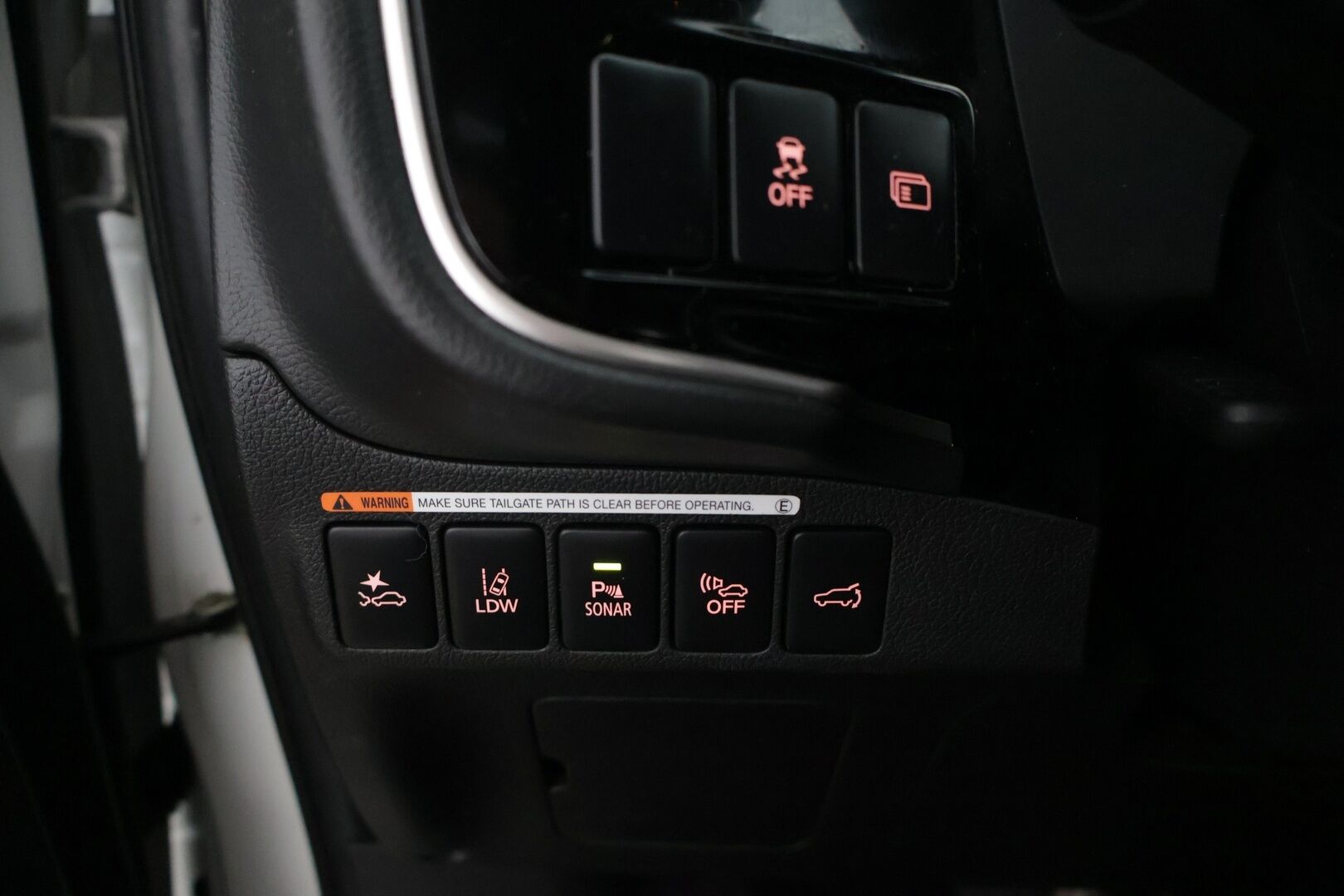 Mitsubishi Outlander 2019 13.8 kWh Business 4WD (224hp) **ACC / Vaaleat nahat / 360° / Rockford- Äänet / Koukku** - Huollot / Kahdet renkaat vanteineen 