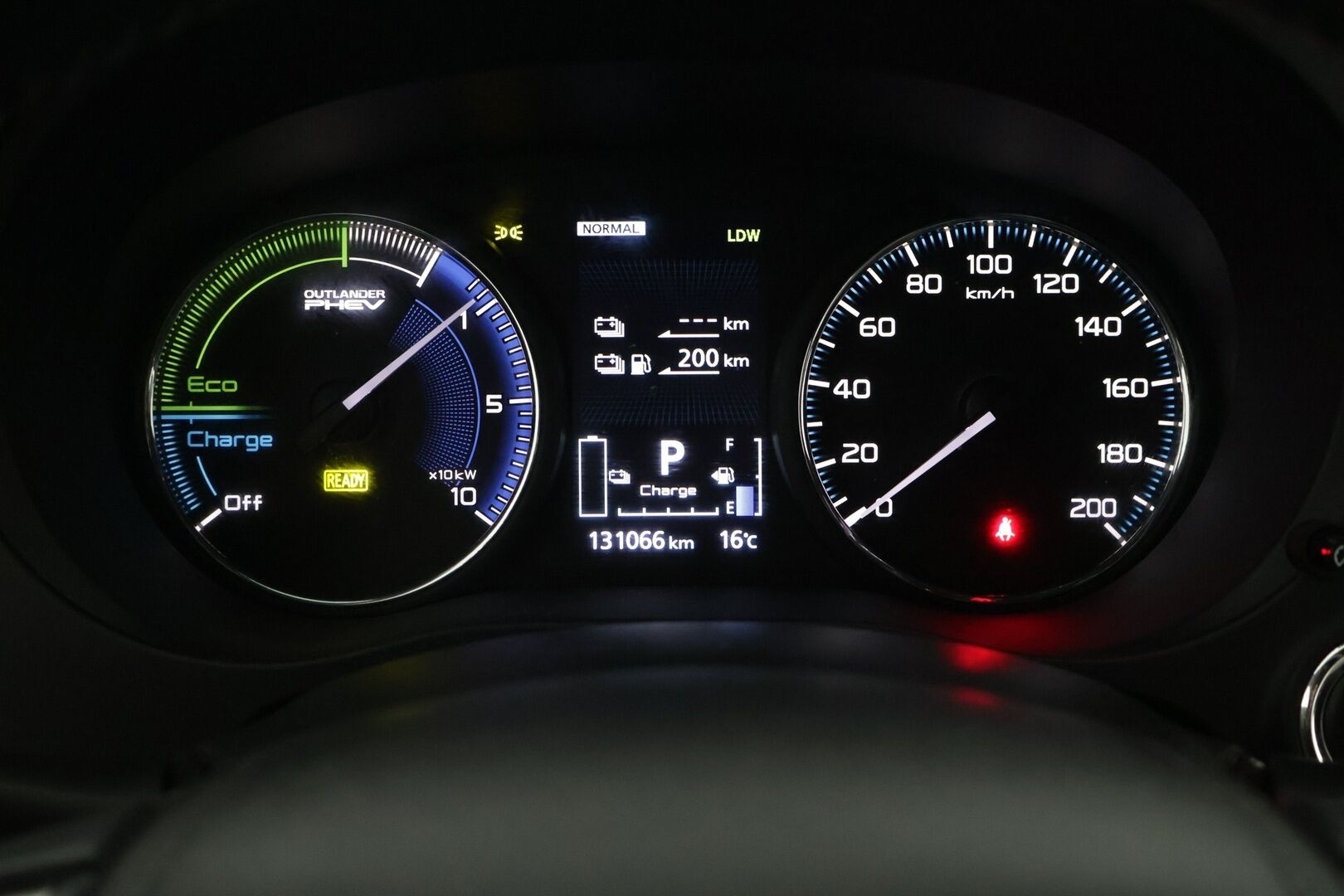 Mitsubishi Outlander 2019 13.8 kWh Business 4WD (224hp) **ACC / Vaaleat nahat / 360° / Rockford- Äänet / Koukku** - Huollot / Kahdet renkaat vanteineen 