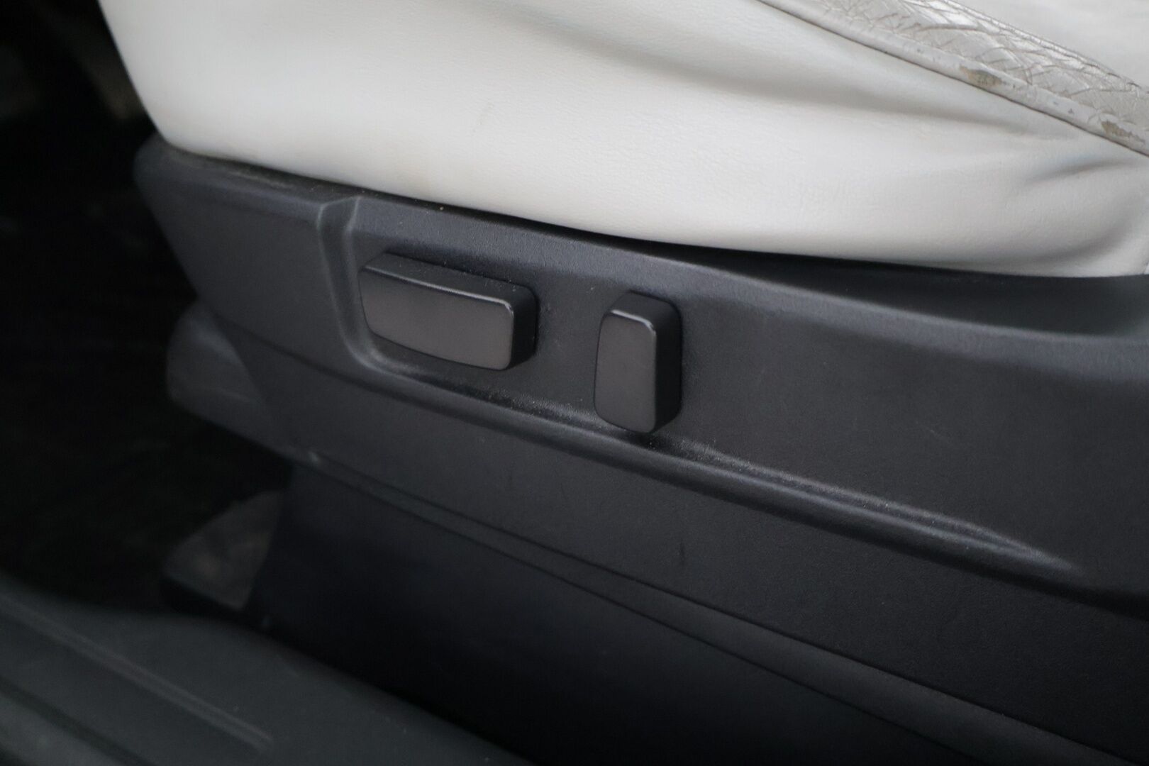 Mitsubishi Outlander 2019 13.8 kWh Business 4WD (224hp) **ACC / Vaaleat nahat / 360° / Rockford- Äänet / Koukku** - Huollot / Kahdet renkaat vanteineen 