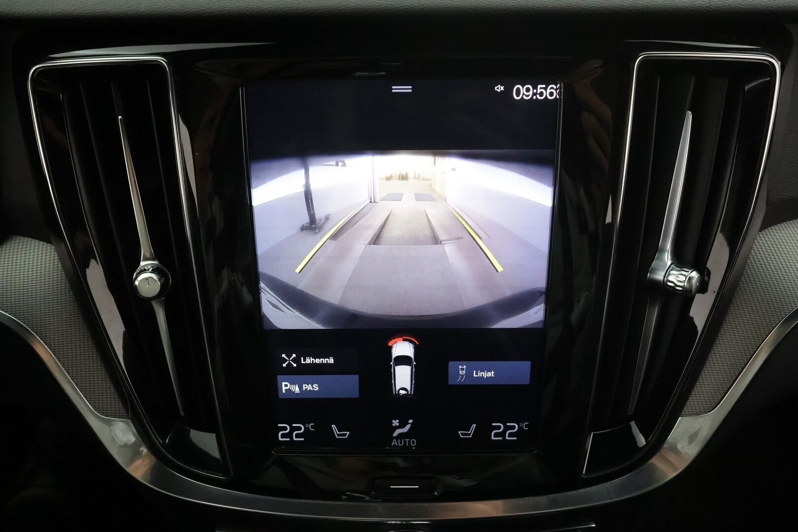 Volvo V60 2019 T8 AWD aut R-Design * ACC / Panorama / Puolinahat muistilla / High perfo äänentoisto / P.kamera / Keyless * - Koti & Kauppalaturi / Kahdet renkaat 