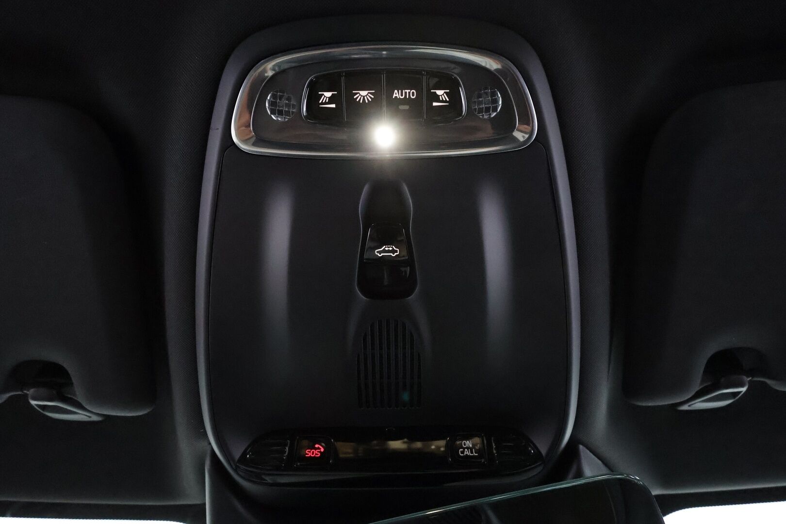 Volvo V60 2019 T8 AWD aut R-Design * ACC / Panorama / Puolinahat muistilla / High perfo äänentoisto / P.kamera / Keyless * - Koti & Kauppalaturi / Kahdet renkaat 