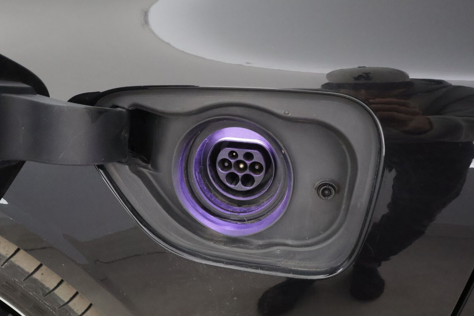 Volvo V60 2019 T8 AWD aut R-Design * ACC / Panorama / Puolinahat muistilla / High perfo äänentoisto / P.kamera / Keyless * - Koti & Kauppalaturi / Kahdet renkaat 