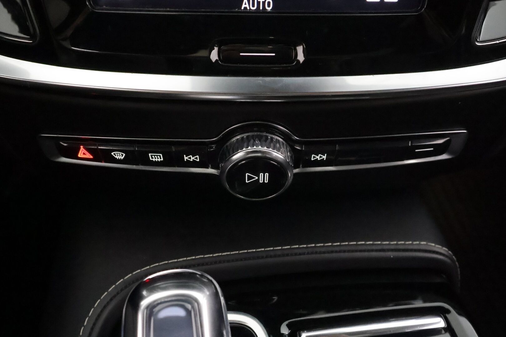 Volvo V60 2019 T8 AWD aut R-Design * ACC / Panorama / Puolinahat muistilla / High perfo äänentoisto / P.kamera / Keyless * - Koti & Kauppalaturi / Kahdet renkaat 