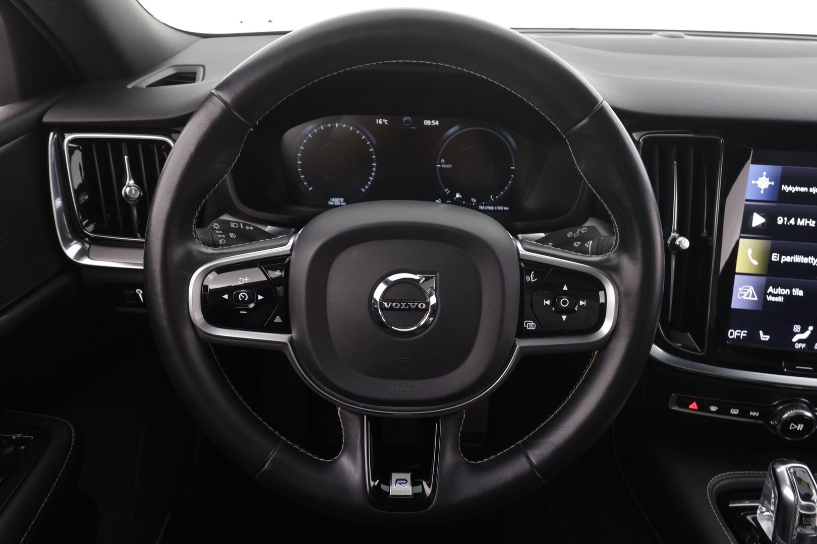 Volvo V60 2019 T8 AWD aut R-Design * ACC / Panorama / Puolinahat muistilla / High perfo äänentoisto / P.kamera / Keyless * - Koti & Kauppalaturi / Kahdet renkaat 