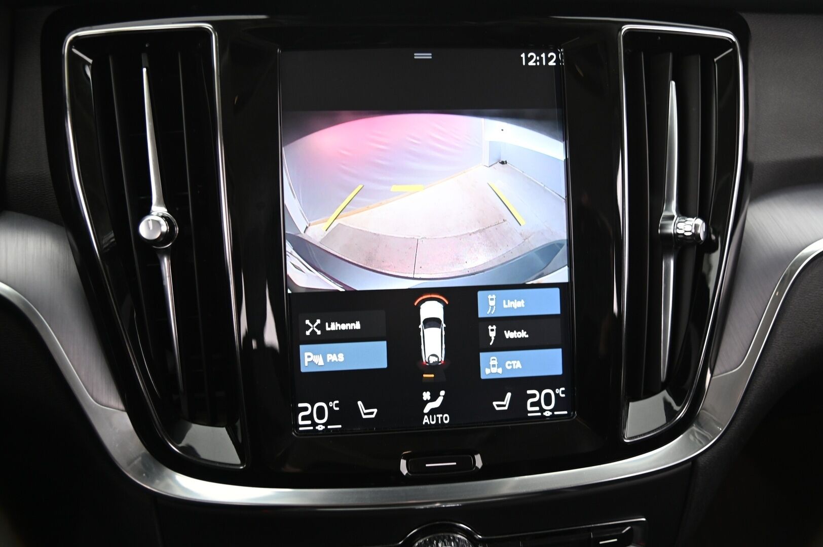 Volvo V60 2020 D4 Momentum aut *VOC / P.Kamera / Koukku / ACC / Pilot assist / LED *