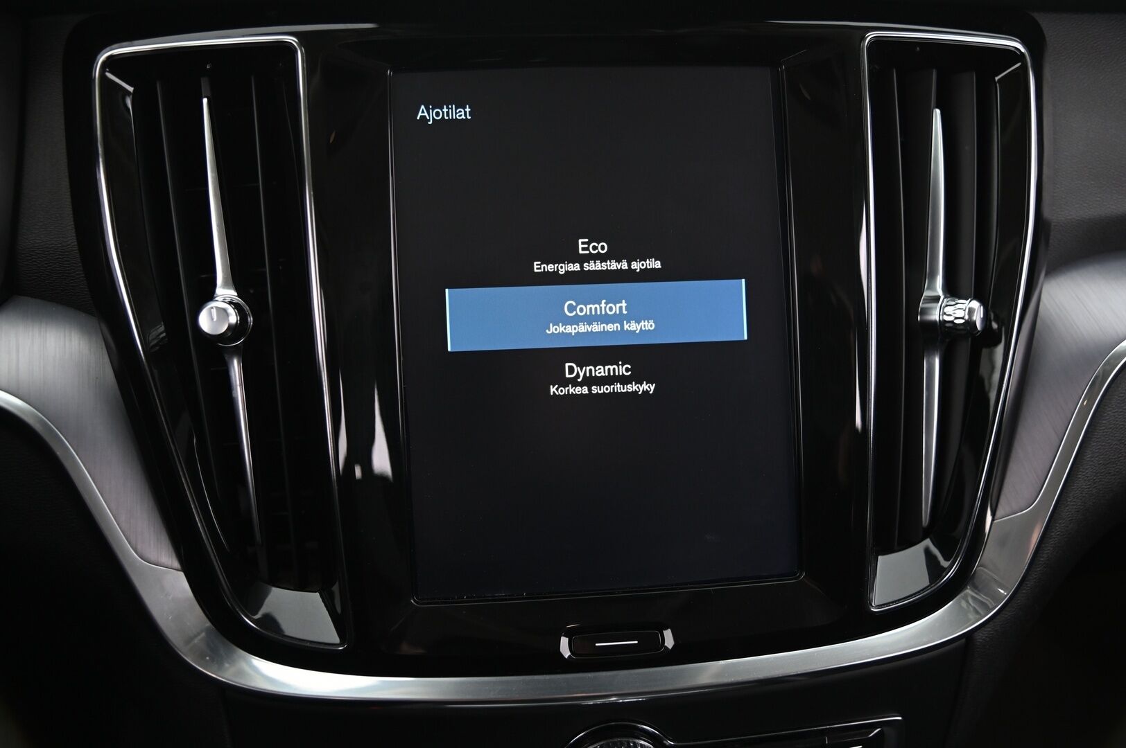 Volvo V60 2020 D4 Momentum aut *VOC / P.Kamera / Koukku / ACC / Pilot assist / LED *