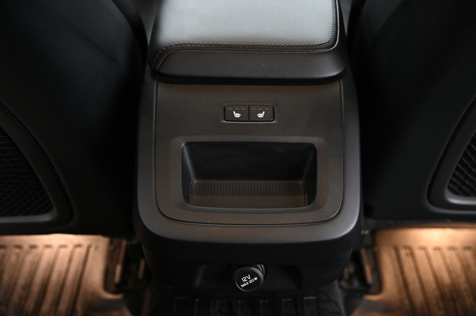 Volvo V60 2020 D4 Momentum aut *VOC / P.Kamera / Koukku / ACC / Pilot assist / LED *