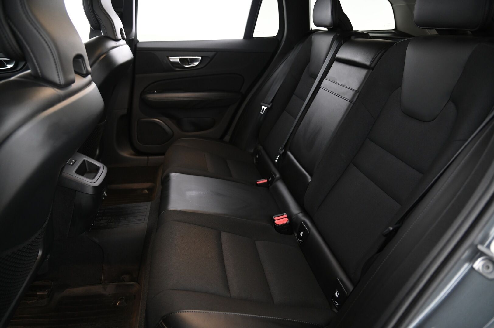 Volvo V60 2020 D4 Momentum aut *VOC / P.Kamera / Koukku / ACC / Pilot assist / LED *