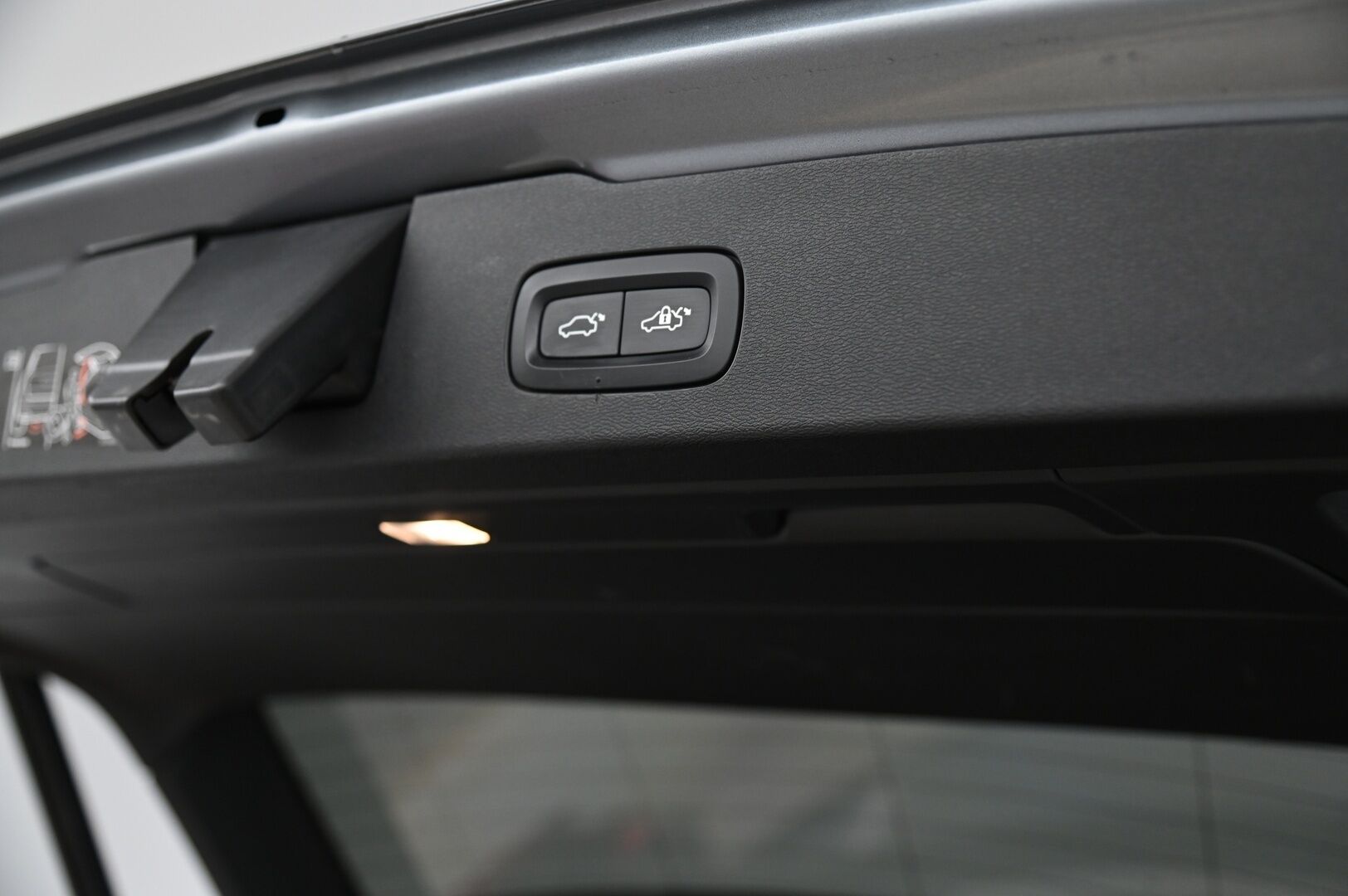 Volvo V60 2020 D4 Momentum aut *VOC / P.Kamera / Koukku / ACC / Pilot assist / LED *
