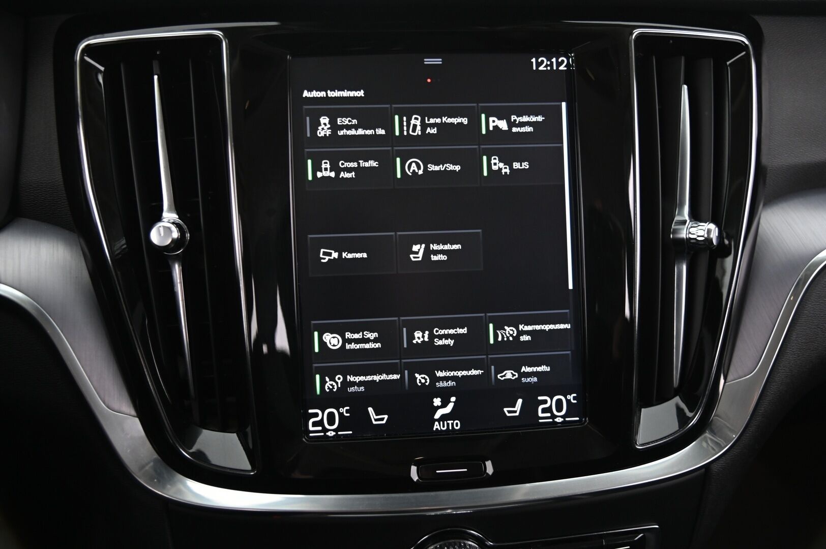 Volvo V60 2020 D4 Momentum aut *VOC / P.Kamera / Koukku / ACC / Pilot assist / LED *