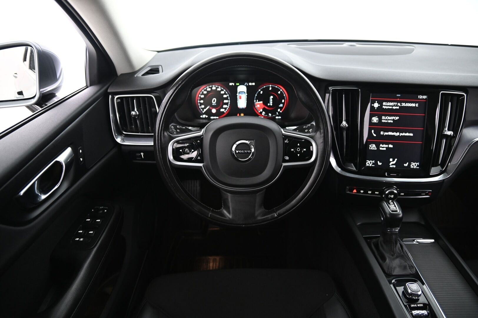 Volvo V60 2020 D4 Momentum aut *VOC / P.Kamera / Koukku / ACC / Pilot assist / LED *