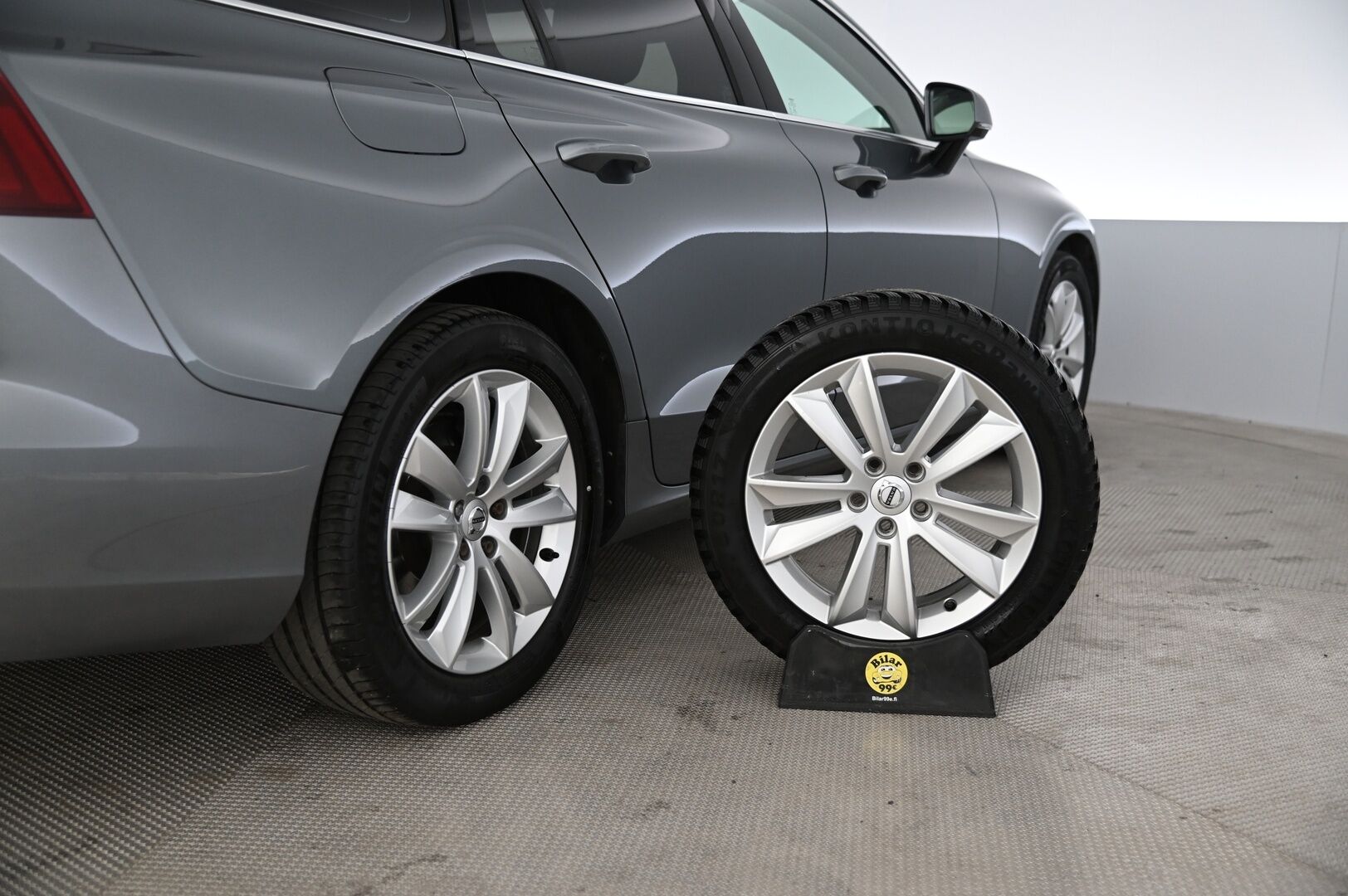 Volvo V60 2020 D4 Momentum aut *VOC / P.Kamera / Koukku / ACC / Pilot assist / LED *