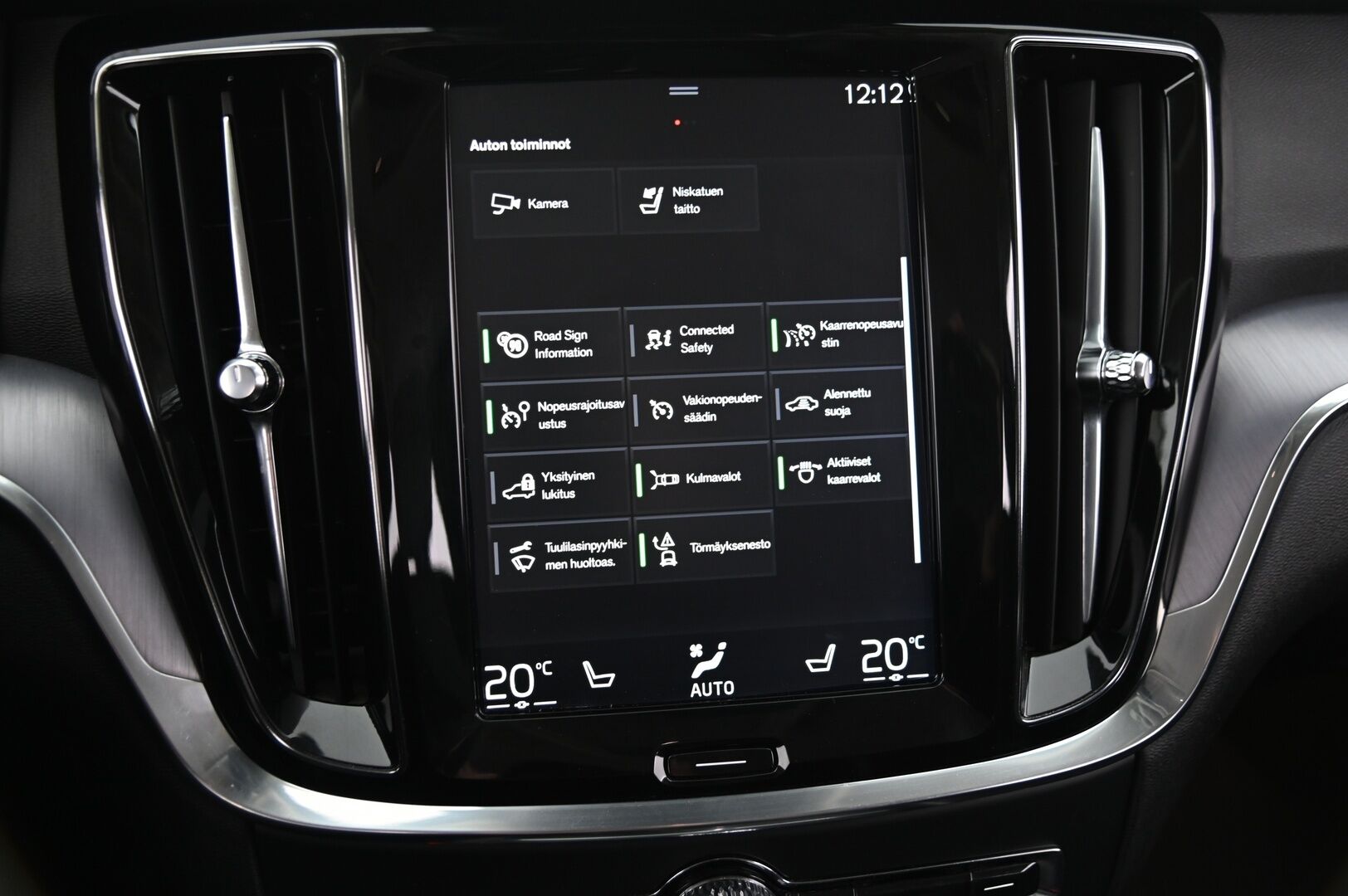 Volvo V60 2020 D4 Momentum aut *VOC / P.Kamera / Koukku / ACC / Pilot assist / LED *