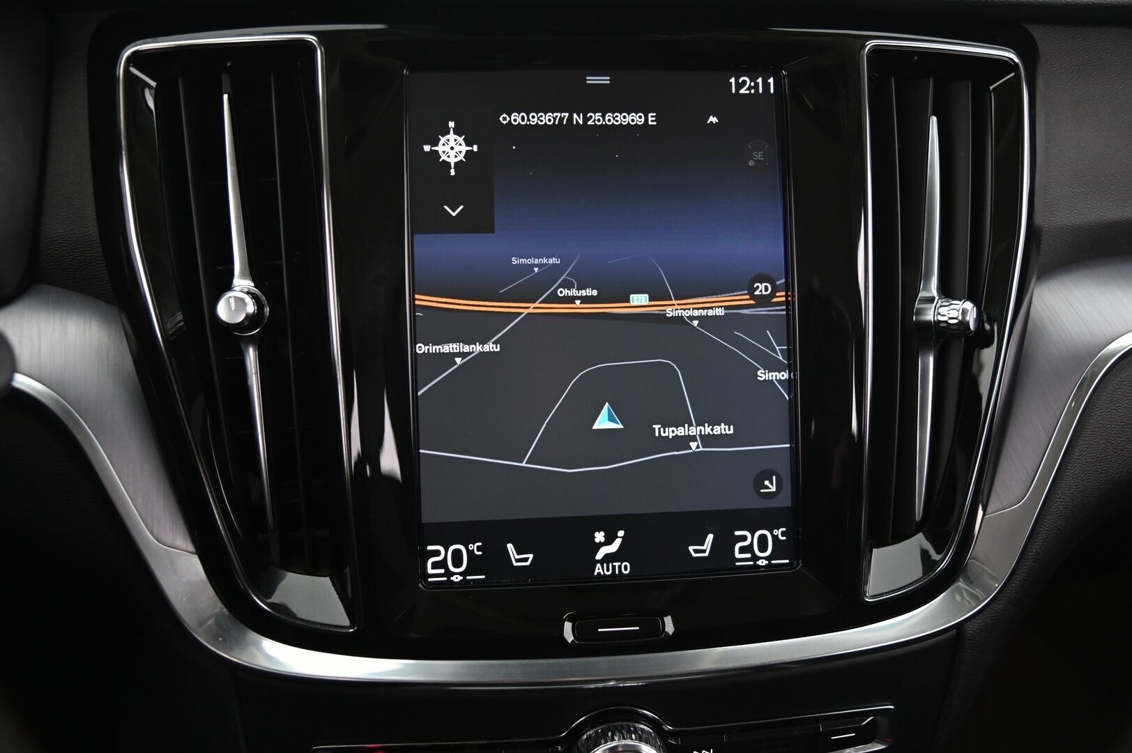 Volvo V60 2020 D4 Momentum aut *VOC / P.Kamera / Koukku / ACC / Pilot assist / LED *