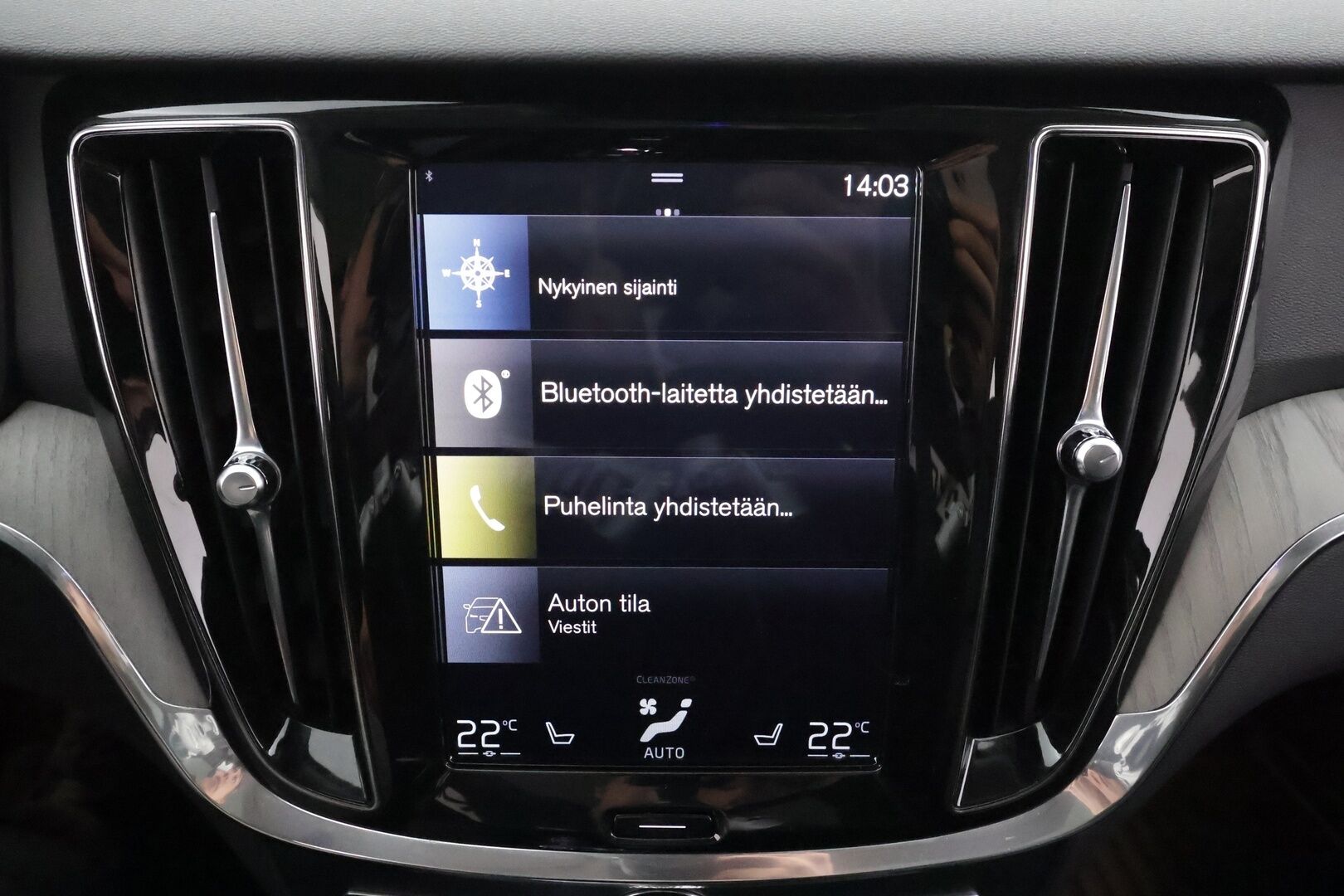 Volvo V60 2020 T6 TwE AWD Business Inscription aut * ACC / Koukku / Webasto / Full LED / BLIS / Muistipenkki / Panorama / Keyless / Navi * - Kahdet renkaat aluvanteilla