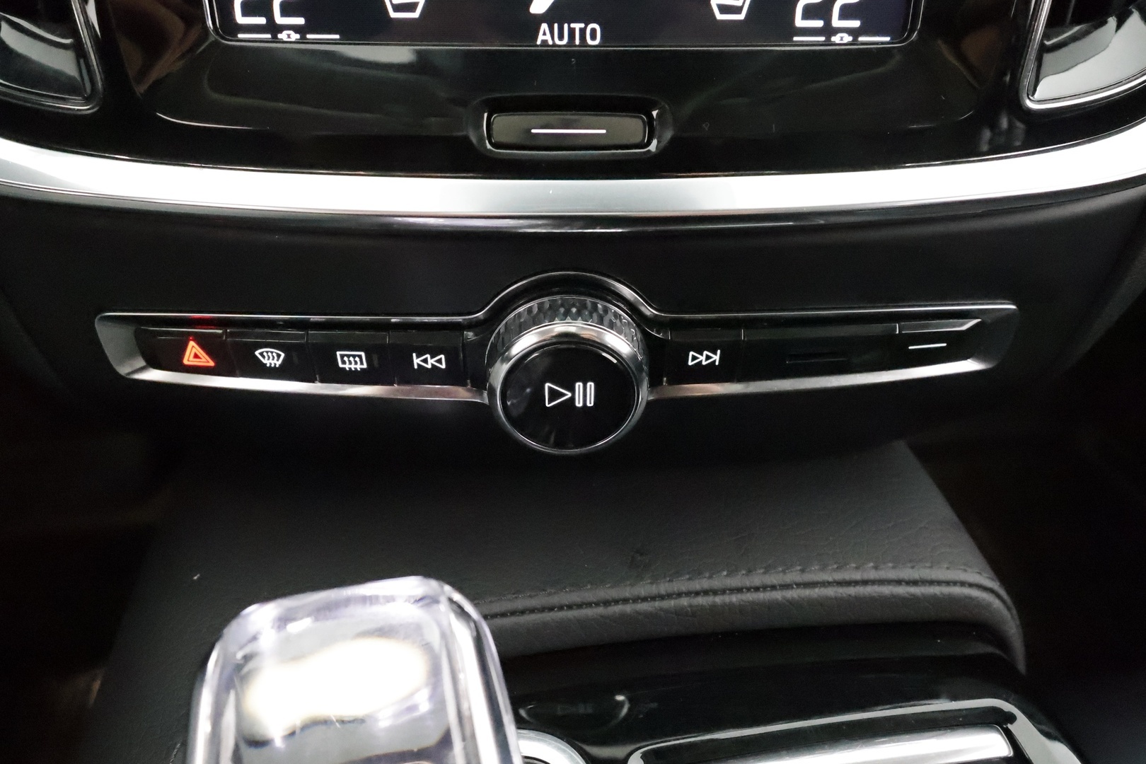 Volvo V60 2020 T6 TwE AWD Business Inscription aut * ACC / Koukku / Webasto / Full LED / BLIS / Muistipenkki / Panorama / Keyless / Navi * - Kahdet renkaat aluvanteilla - HULLUT AVAJAISHULINAT KORKOTARJOUS 3,29 %