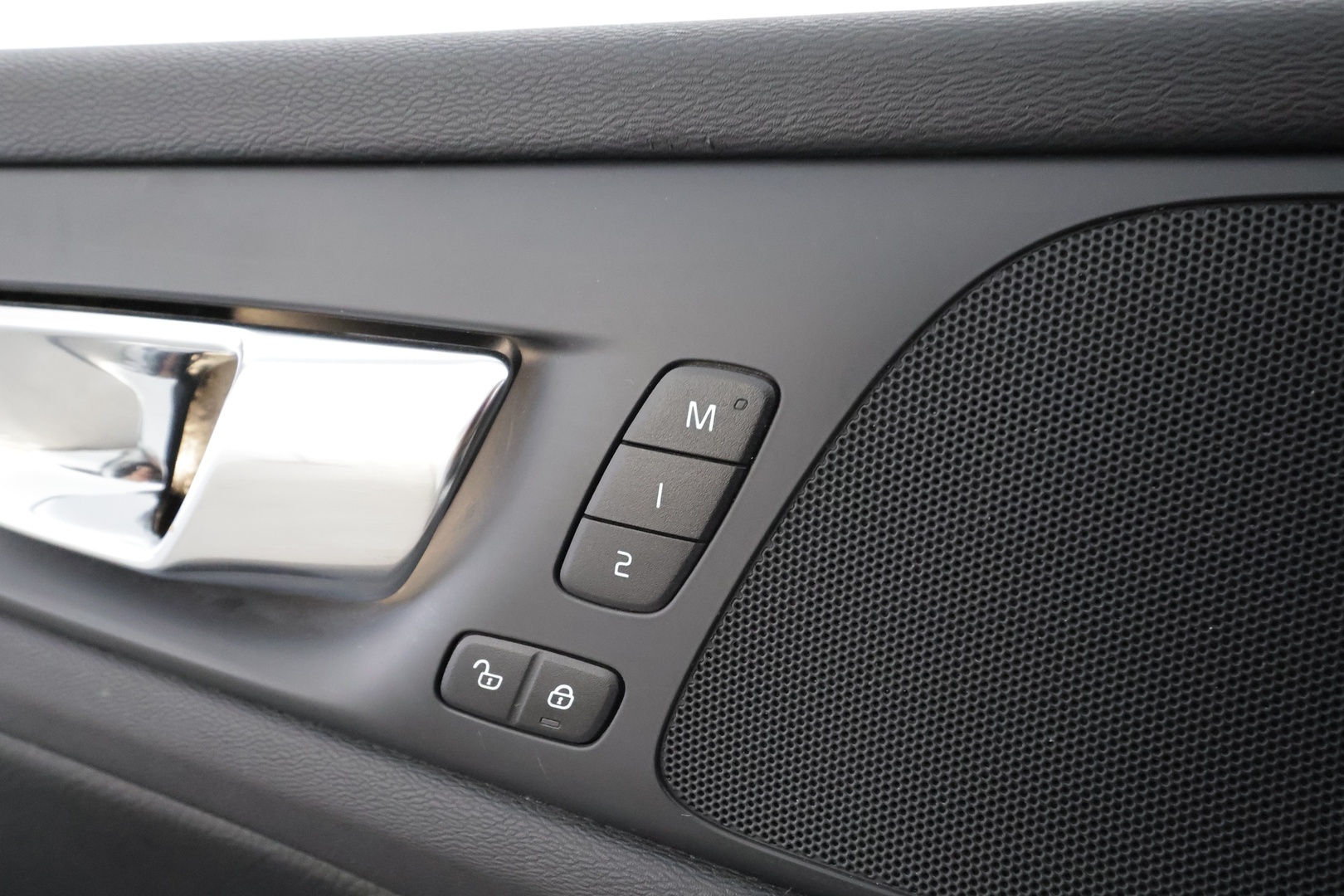 Volvo V60 2020 T6 TwE AWD Business Inscription aut * ACC / Koukku / Webasto / Full LED / BLIS / Muistipenkki / Panorama / Keyless / Navi * - Kahdet renkaat aluvanteilla - HULLUT AVAJAISHULINAT KORKOTARJOUS 3,29 %