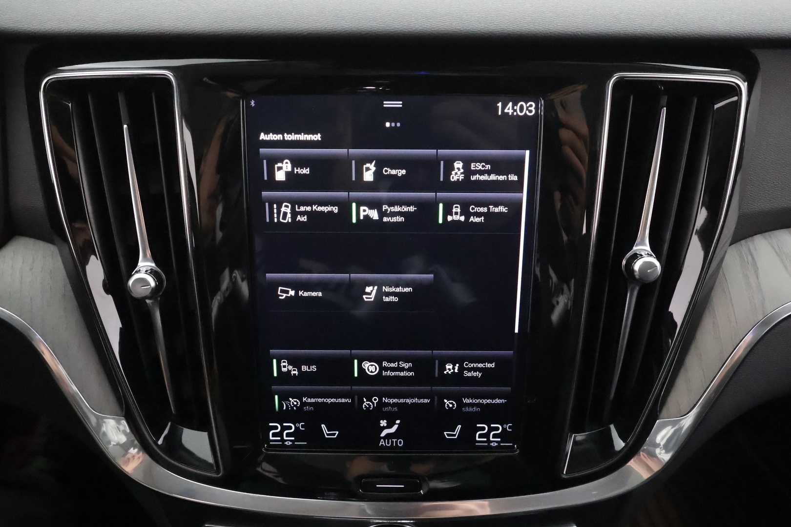 Volvo V60 2020 T6 TwE AWD Business Inscription aut * ACC / Koukku / Webasto / Full LED / BLIS / Muistipenkki / Panorama / Keyless / Navi * - Kahdet renkaat aluvanteilla - HULLUT AVAJAISHULINAT KORKOTARJOUS 3,29 %
