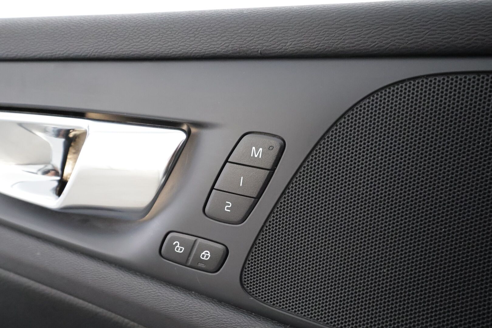 Volvo V60 2020 T6 TwE AWD Business Inscription aut * ACC / Koukku / Webasto / Full LED / BLIS / Muistipenkki / Panorama / Keyless / Navi * - Kahdet renkaat aluvanteilla