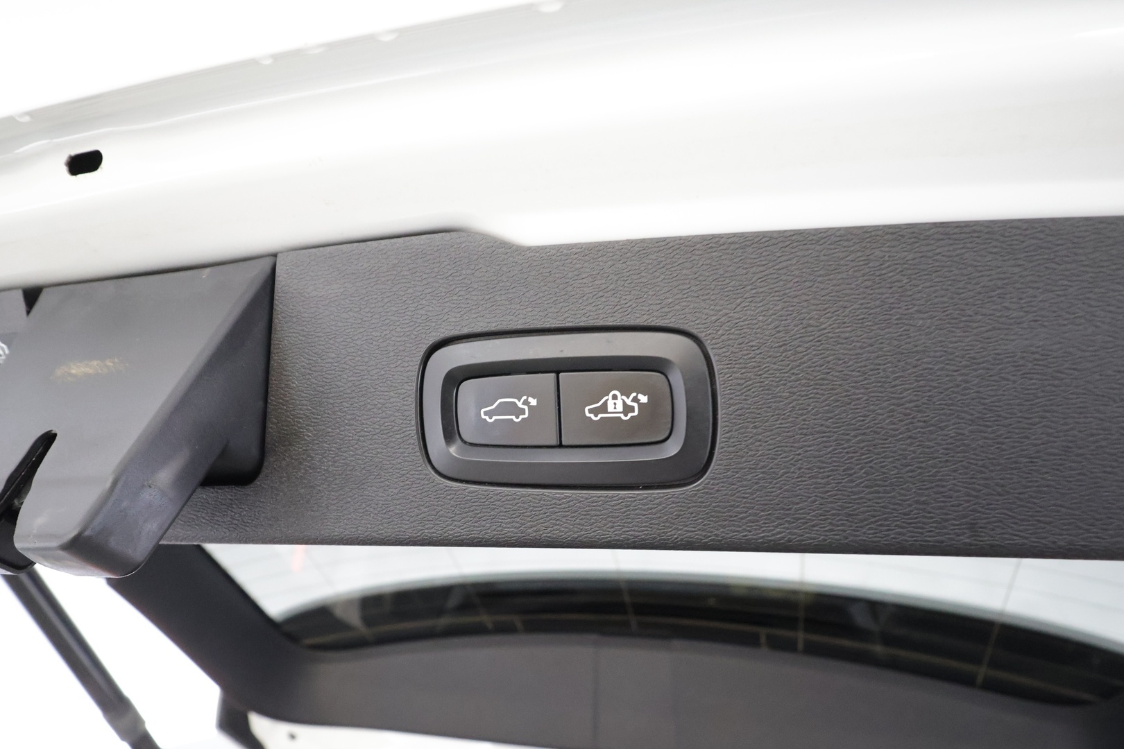 Volvo V60 2020 T6 TwE AWD Business Inscription aut * ACC / Koukku / Webasto / Full LED / BLIS / Muistipenkki / Panorama / Keyless / Navi * - Kahdet renkaat aluvanteilla - HULLUT AVAJAISHULINAT KORKOTARJOUS 3,29 %