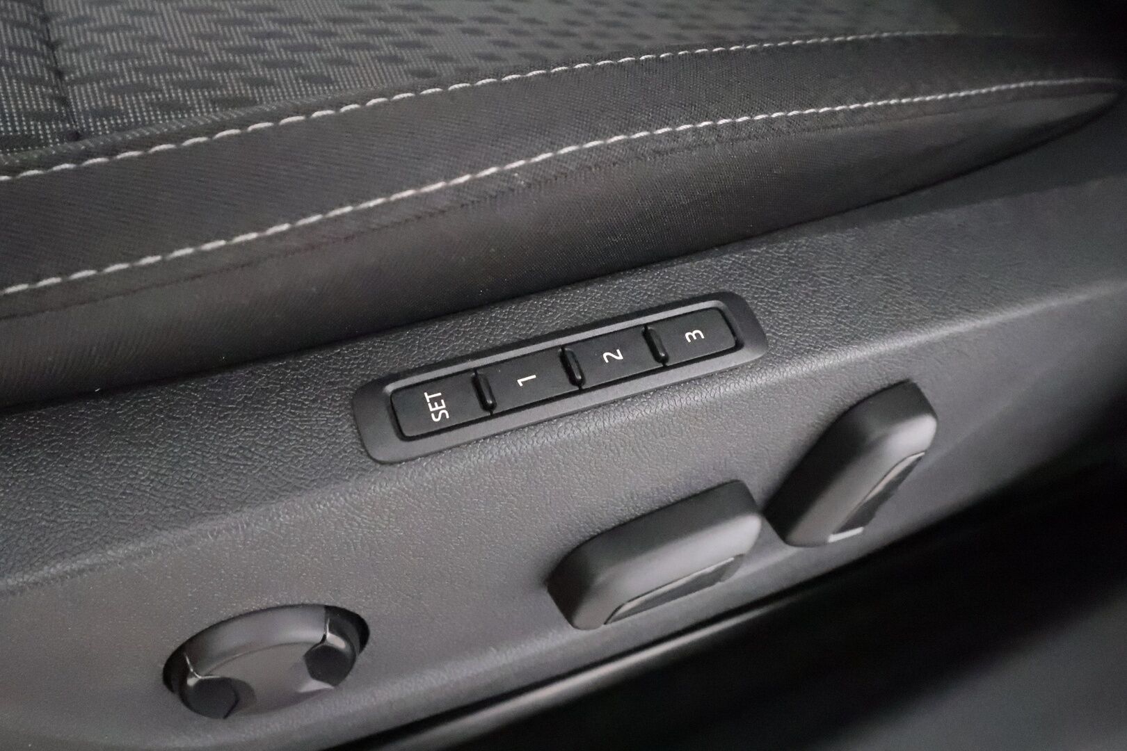 Skoda Octavia 2023 1.5 TSI Style eTEC DSG Autom. - | ACC | Matrix-LED | Ratinlämmitys | Muistipenkki | P.Kamera | Digimittaristo | Apple&Android | 1.Om Suomi-auto | Kahdet renkaat |