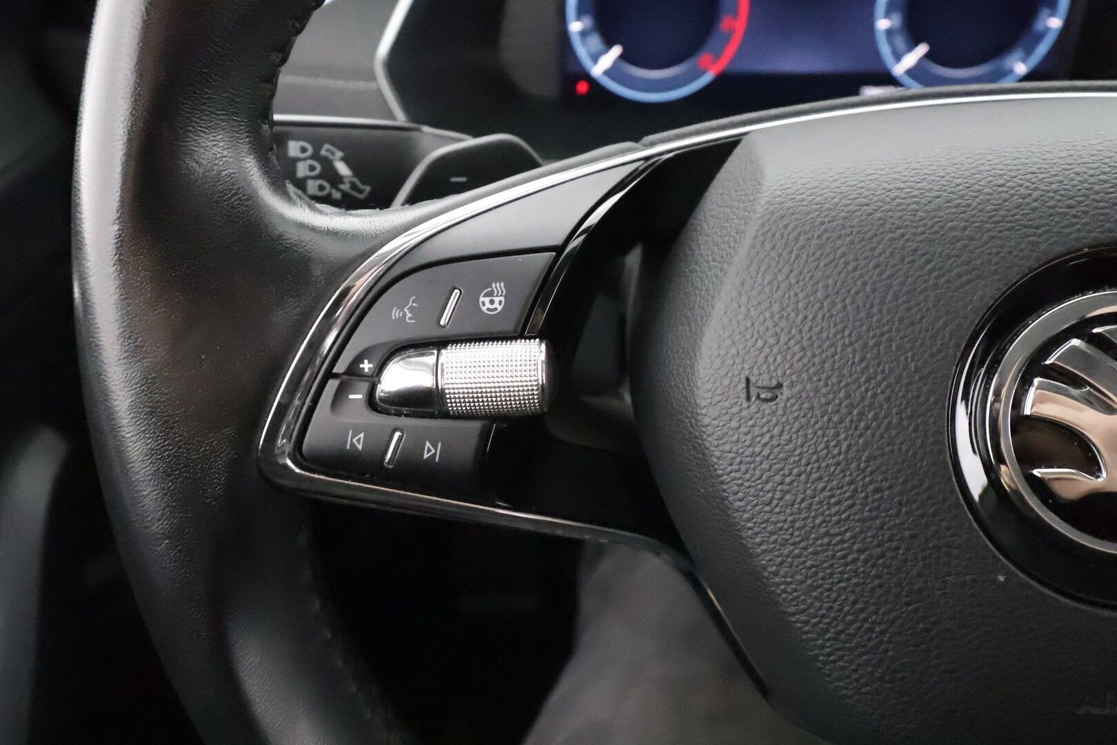 Skoda Octavia 2023 1.5 TSI Style eTEC DSG Autom. - | ACC | Matrix-LED | Ratinlämmitys | Muistipenkki | P.Kamera | Digimittaristo | Apple&Android | 1.Om Suomi-auto | Kahdet renkaat |