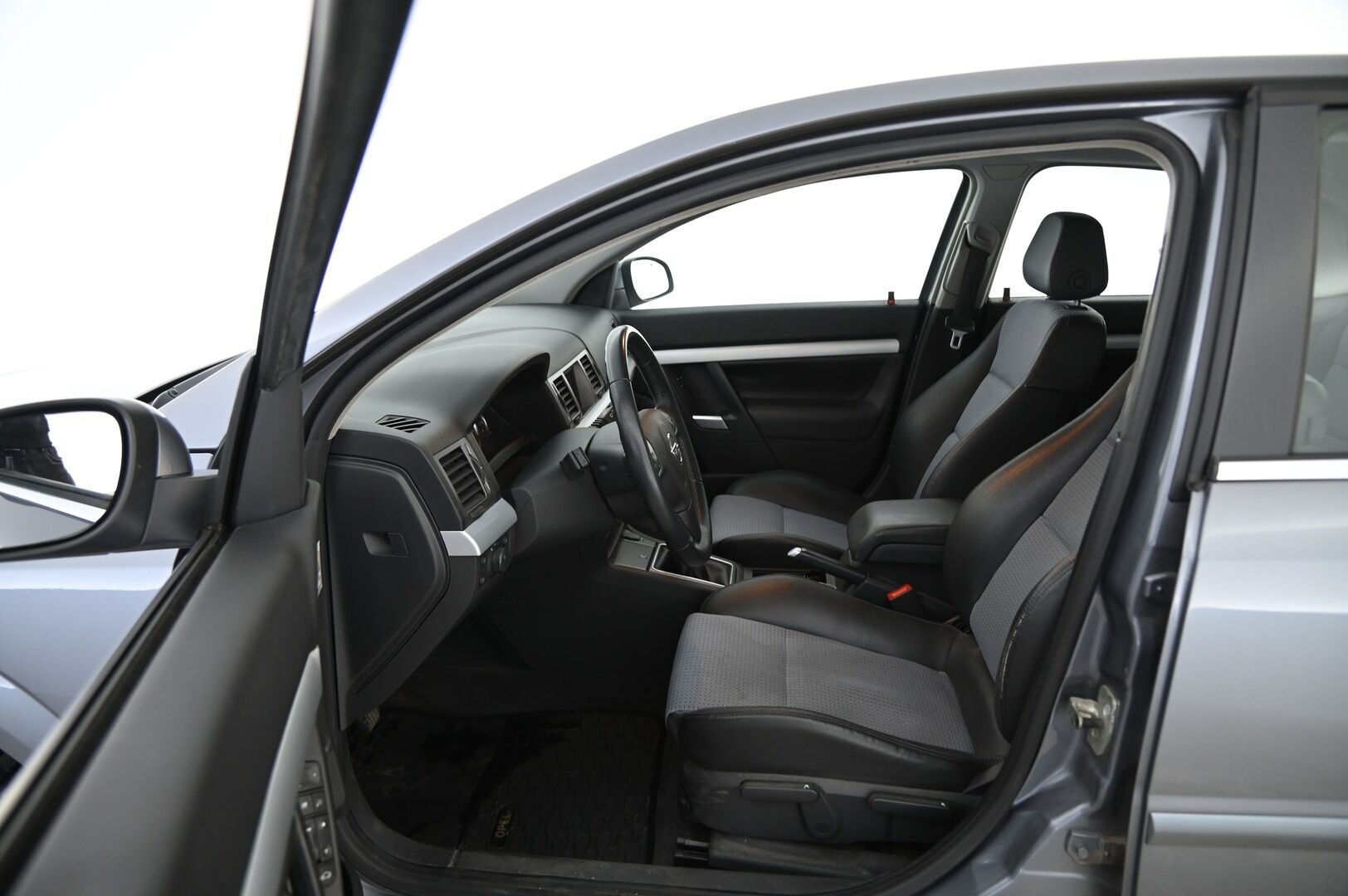 Opel Vectra 2005 GTS 2.2 *Myydään Huutokaupat.com*