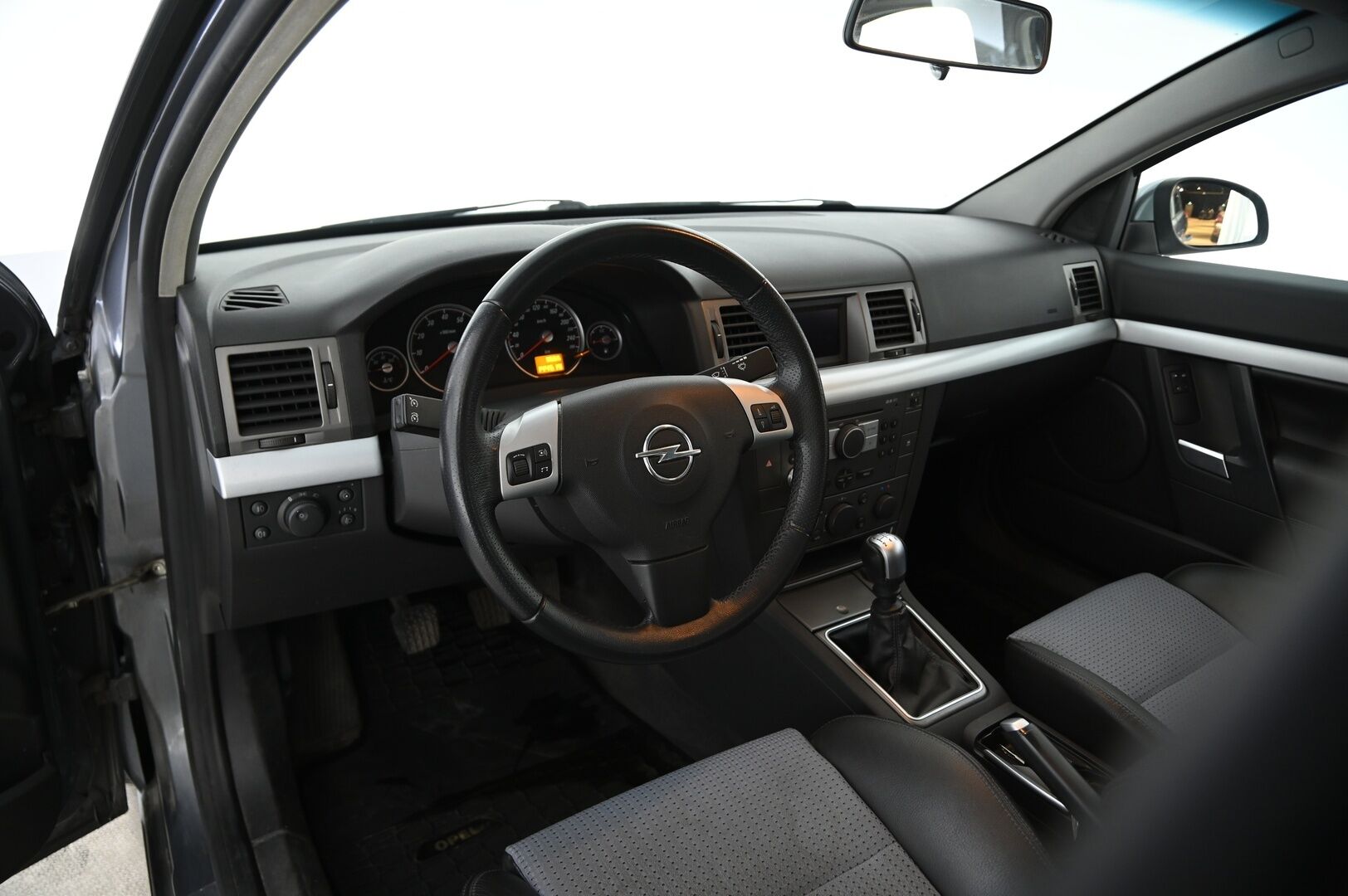 Opel Vectra 2005 GTS 2.2 *Myydään Huutokaupat.com*