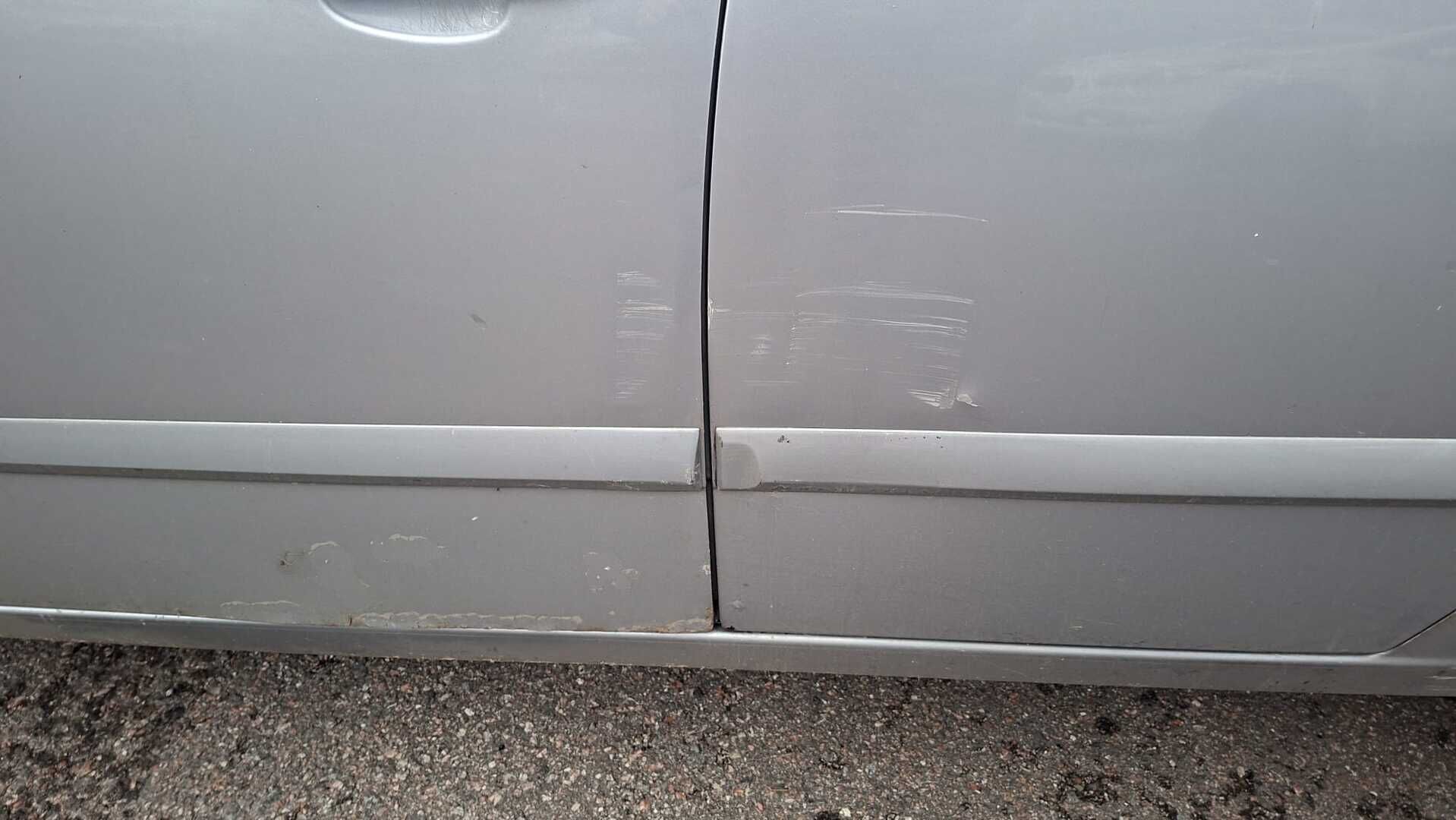 Opel Astra 2005 4D HATCHBACK 1.6 AUTOMATIC *Myydään Huutokaupat.com* - Myydään Huutokaupat.com | Lohko | Koukku | 2x renkaat&vanteineen